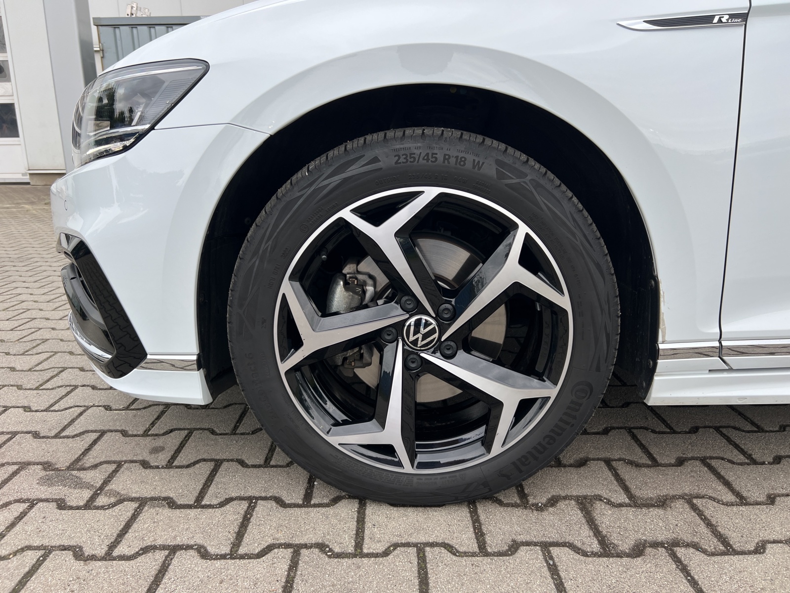 Fahrzeugabbildung Volkswagen Passat Variant R-Line Elegance TSI DSG LED ACC NAVI LEDER