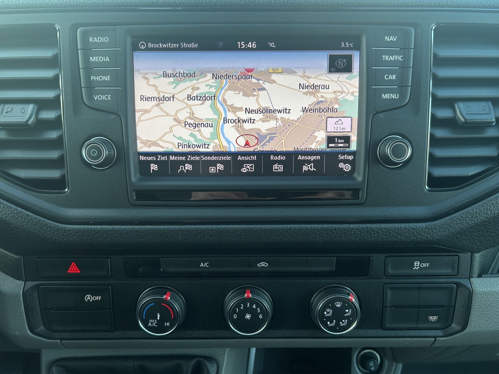 Fahrzeugabbildung Volkswagen Crafter Pritsche Kofferaufbau 35 lang RFK Navi Klima