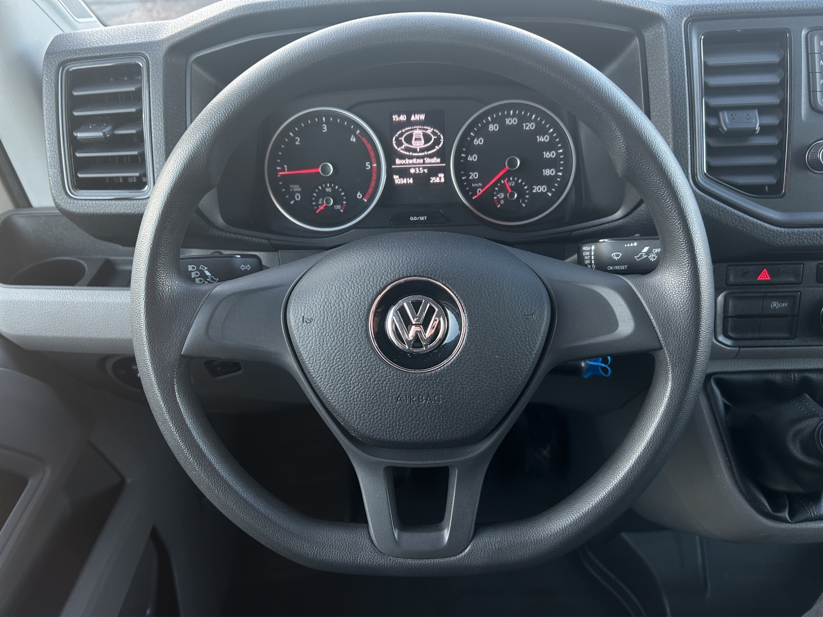 Fahrzeugabbildung Volkswagen Crafter Pritsche Kofferaufbau 35 lang RFK Navi Klima