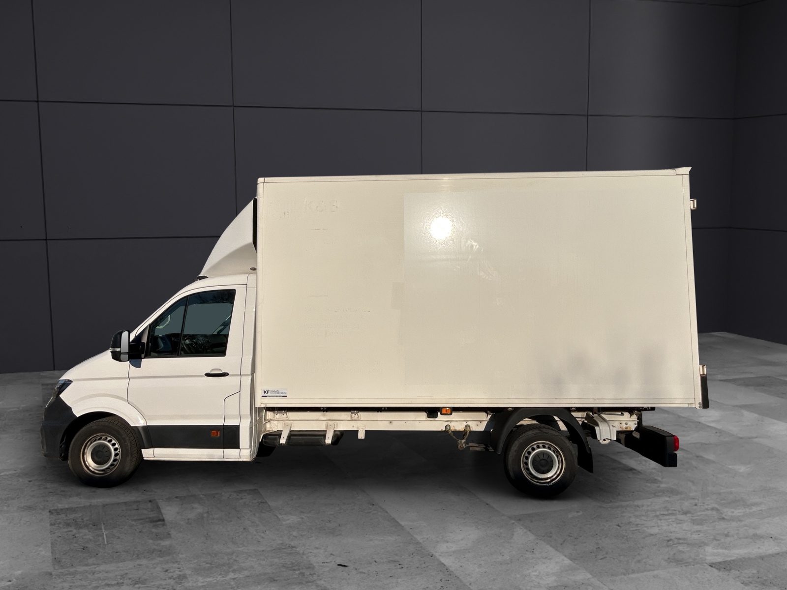 Fahrzeugabbildung Volkswagen Crafter Pritsche Kofferaufbau 35 lang RFK Navi Klima