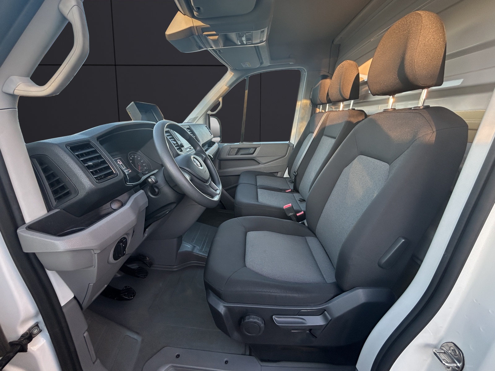 Fahrzeugabbildung Volkswagen Crafter Pritsche Kofferaufbau 35 lang RFK Navi Klima