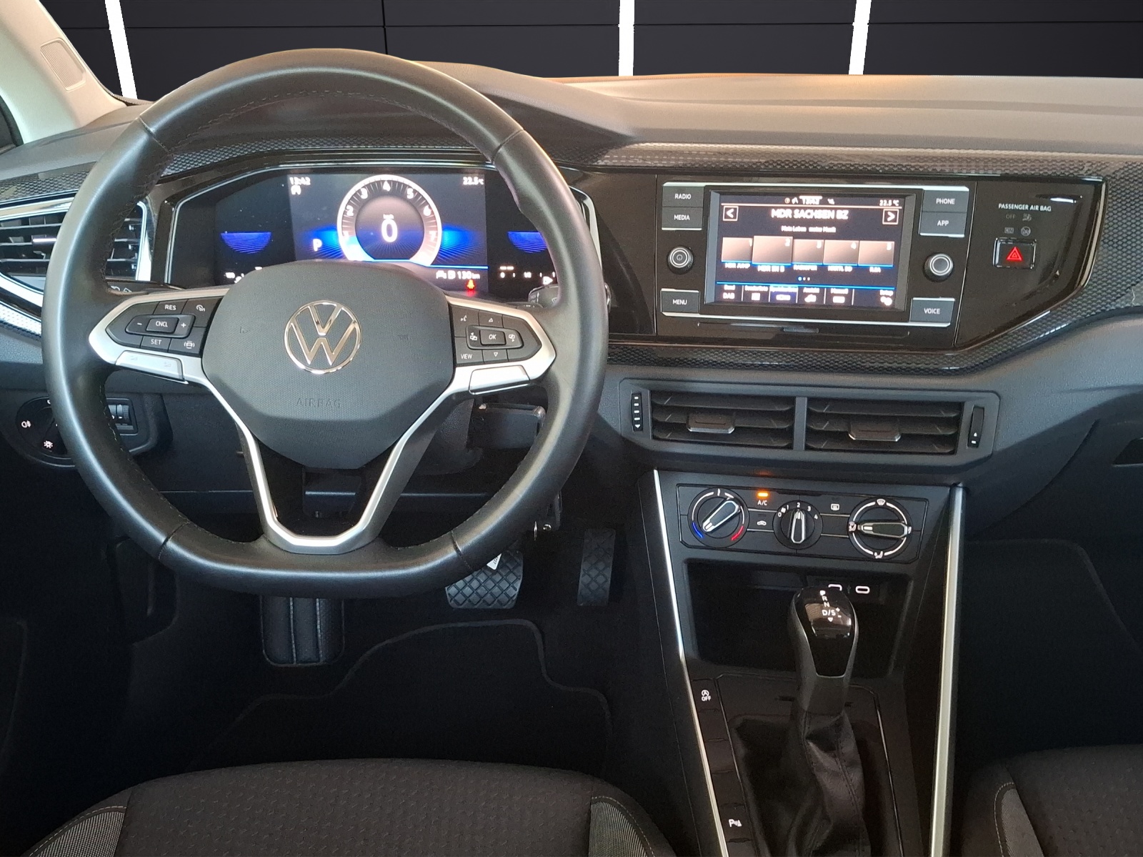 Fahrzeugabbildung Volkswagen Polo TSI Life DSG LED CarPlay AID GRA PDC