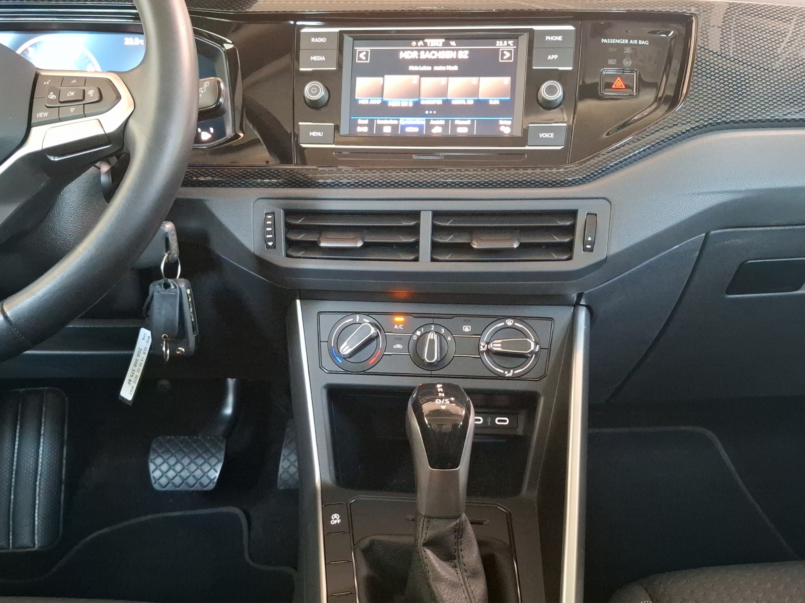 Fahrzeugabbildung Volkswagen Polo TSI Life DSG LED CarPlay AID GRA PDC