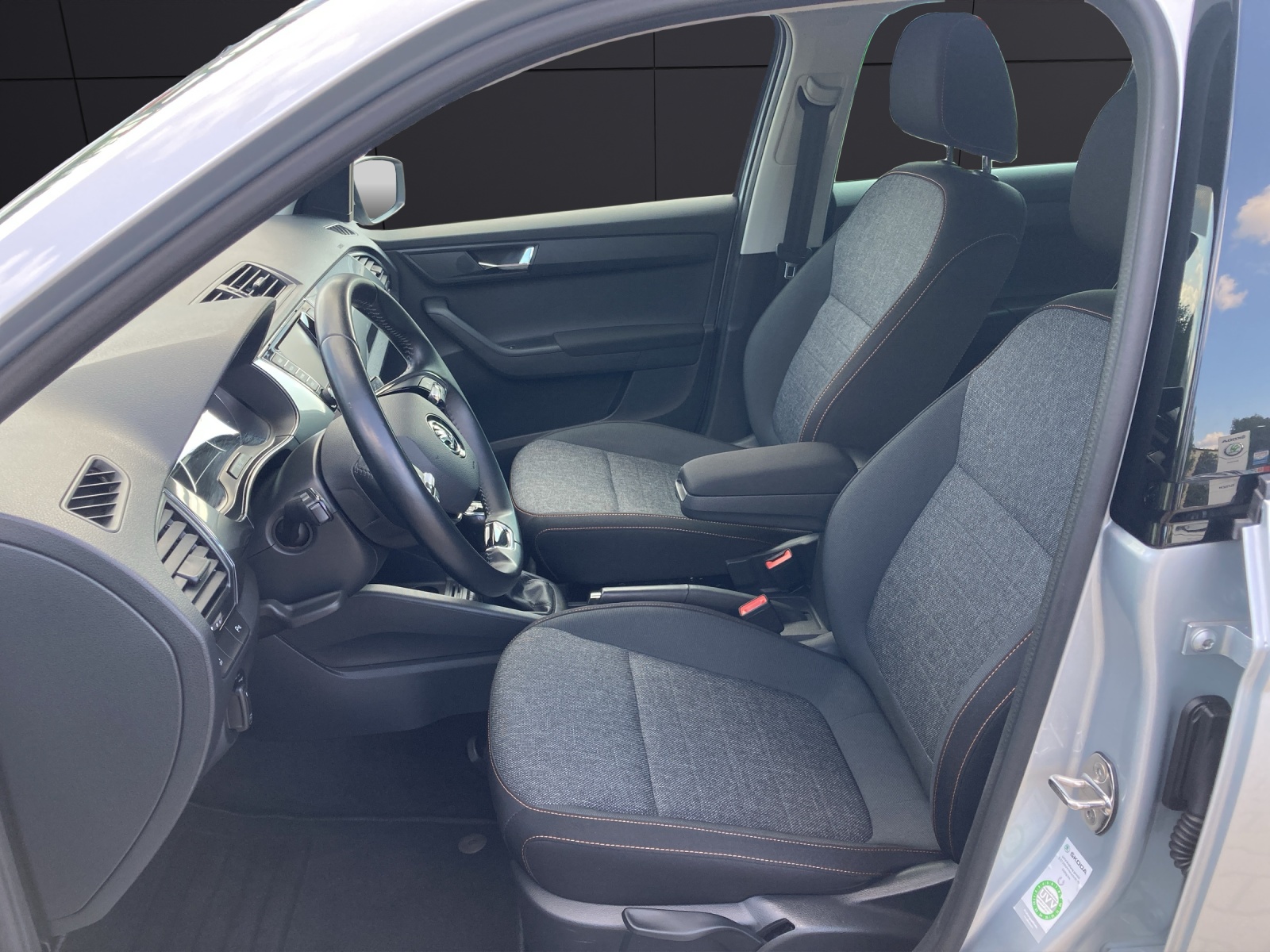 Fahrzeugabbildung SKODA Fabia Combi TSI Clever Best-off LED Navi GRA PDC SH LM