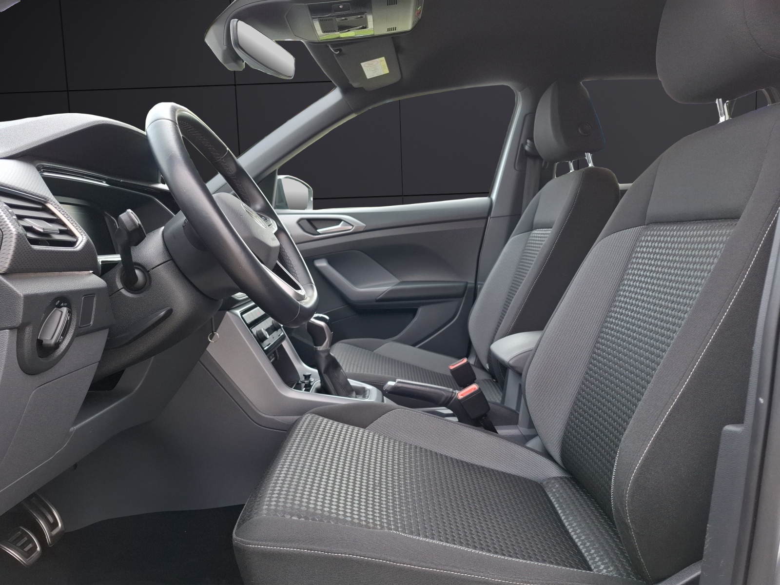 Fahrzeugabbildung Volkswagen T-Cross TSI Active LED AHK AID RFK SH LM