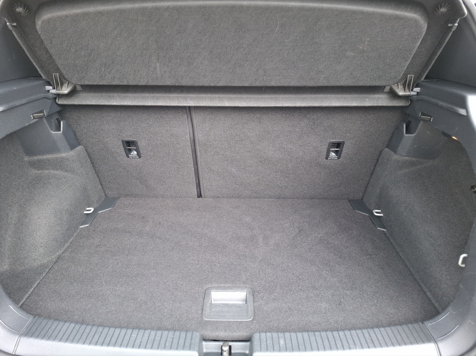 Fahrzeugabbildung Volkswagen T-Cross TSI Active LED AHK AID RFK SH LM