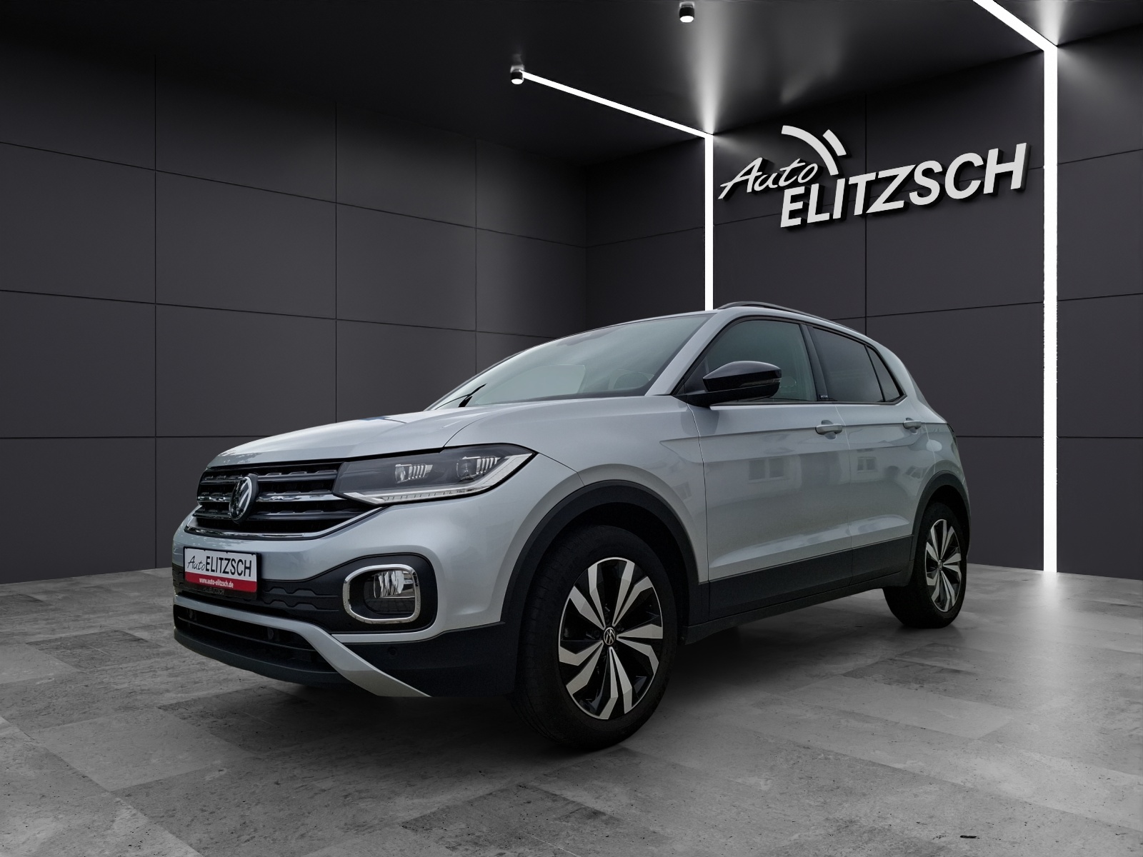 Fahrzeugabbildung Volkswagen T-Cross TSI Active LED AHK AID RFK SH LM