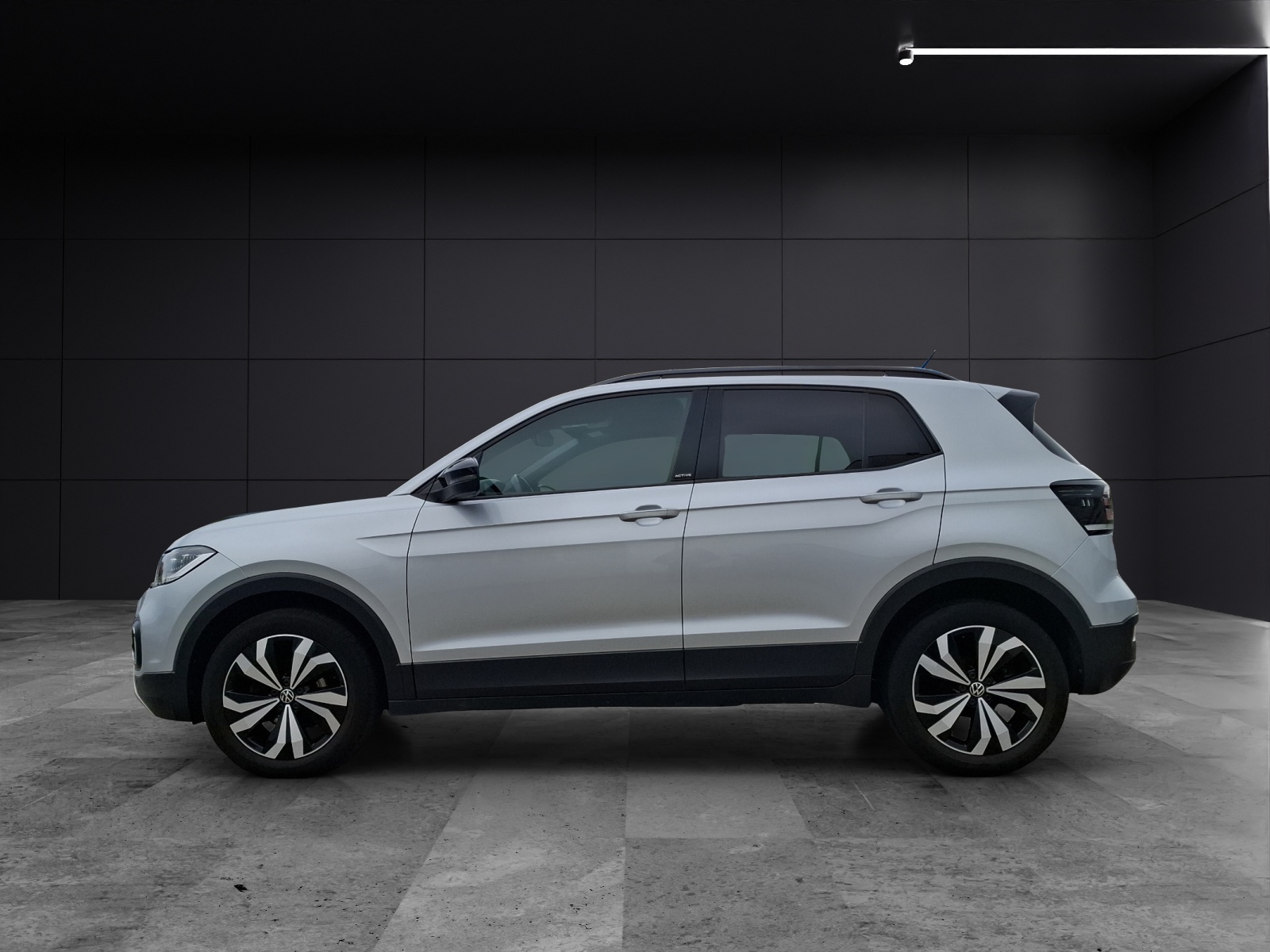 Fahrzeugabbildung Volkswagen T-Cross TSI Active LED AHK AID RFK SH LM
