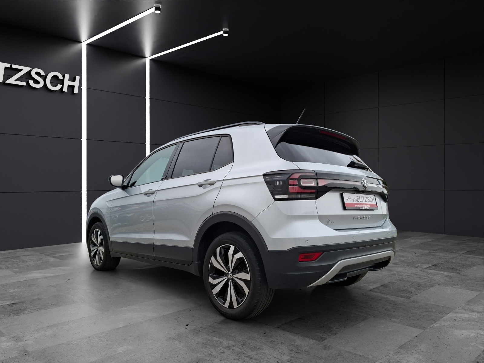 Fahrzeugabbildung Volkswagen T-Cross TSI Active LED AHK AID RFK SH LM