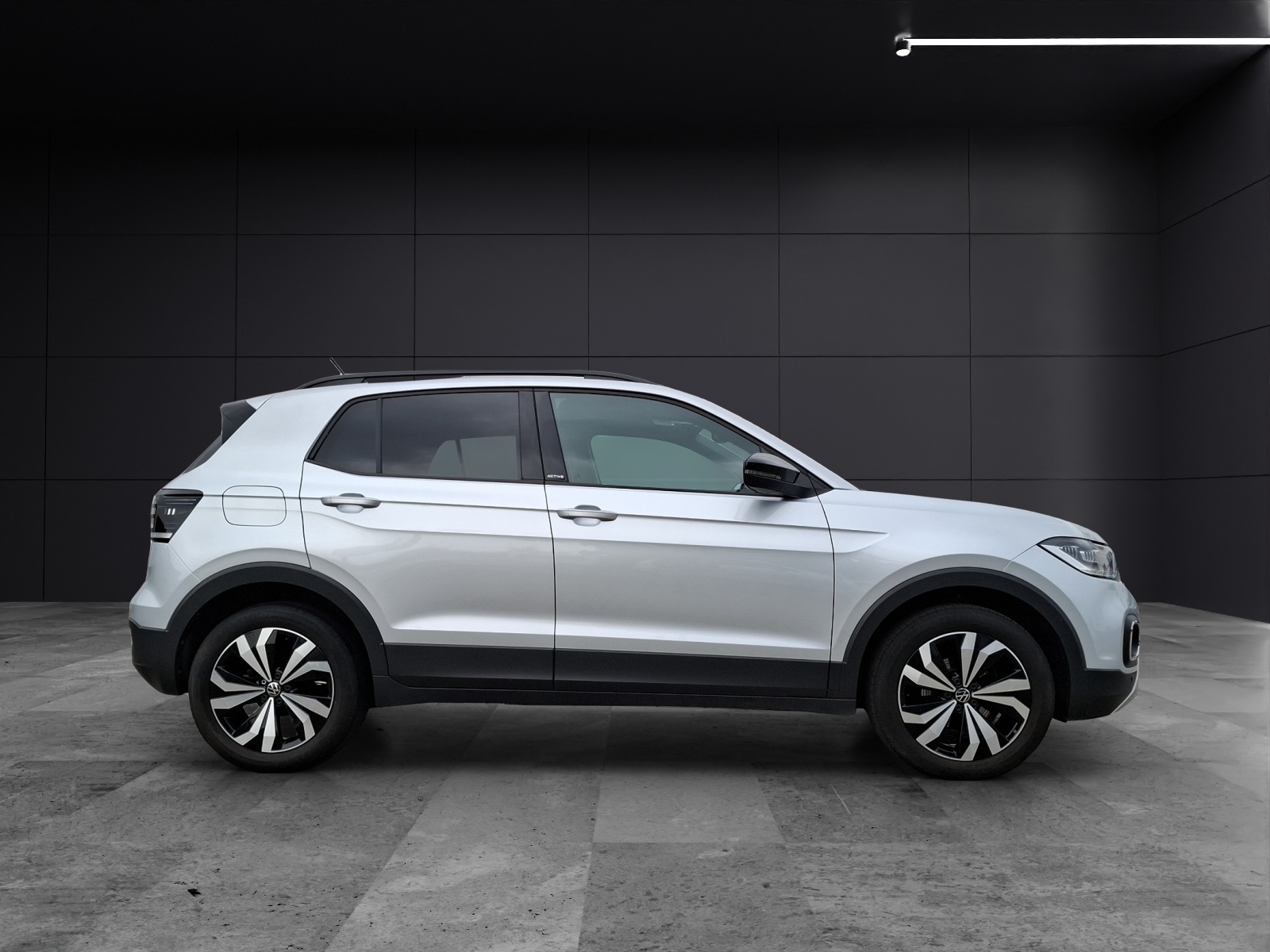 Fahrzeugabbildung Volkswagen T-Cross TSI Active LED AHK AID RFK SH LM