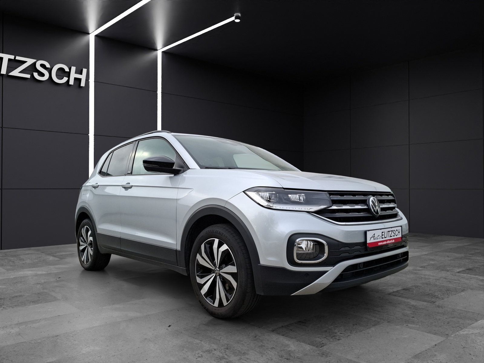 Fahrzeugabbildung Volkswagen T-Cross TSI Active LED AHK AID RFK SH LM