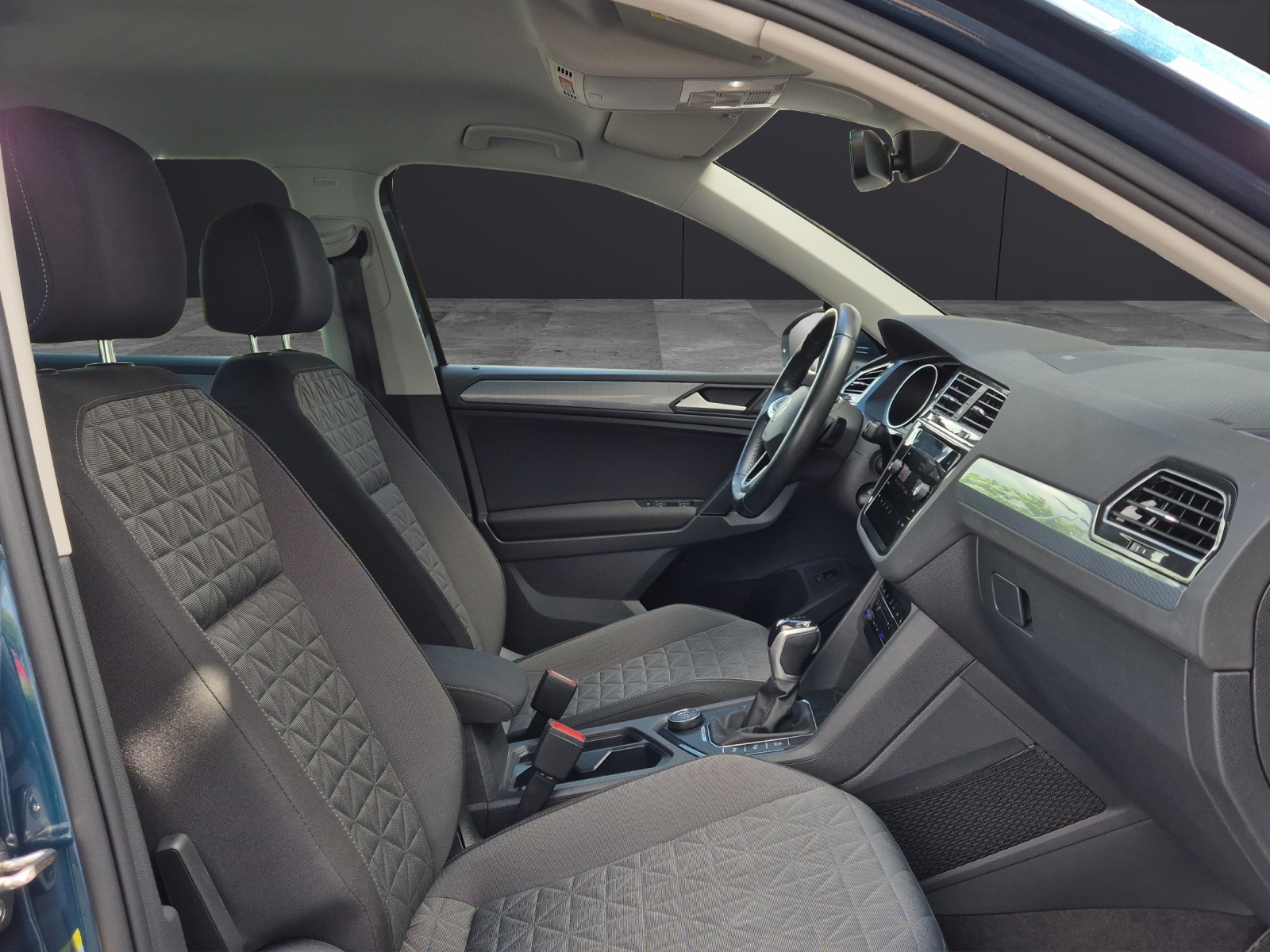 Fahrzeugabbildung Volkswagen Tiguan TDI Life DSG 4M LED AHK Navi ACC SHZ Park-Assist