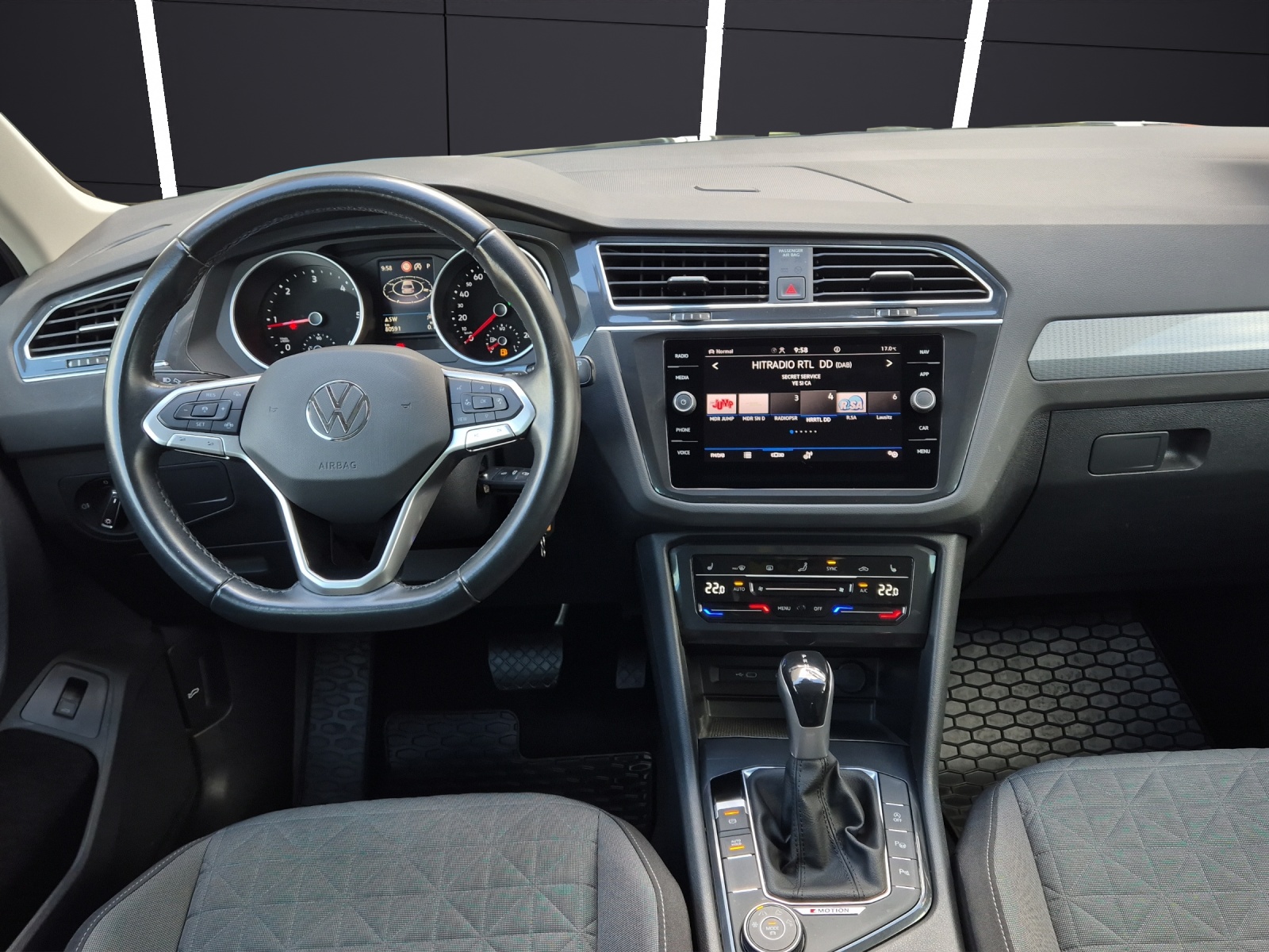 Fahrzeugabbildung Volkswagen Tiguan TDI Life DSG 4M LED AHK Navi ACC SHZ Park-Assist