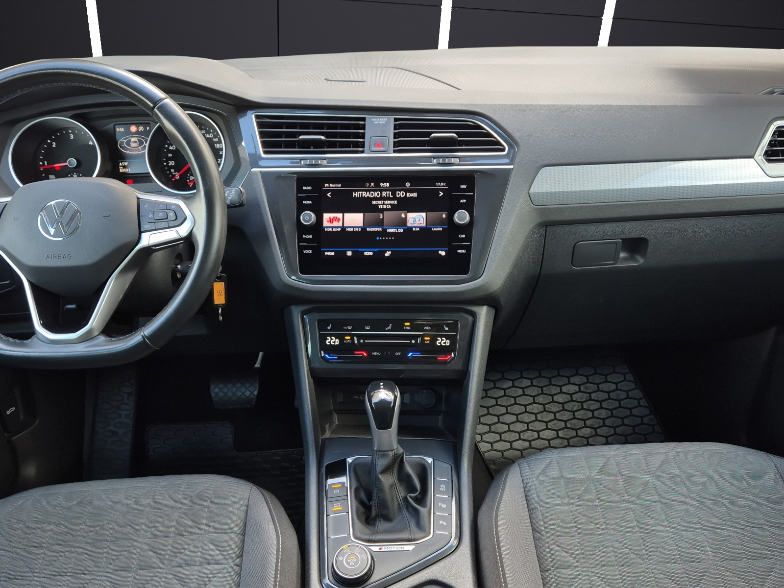 Fahrzeugabbildung Volkswagen Tiguan TDI Life DSG 4M LED AHK Navi ACC SHZ Park-Assist