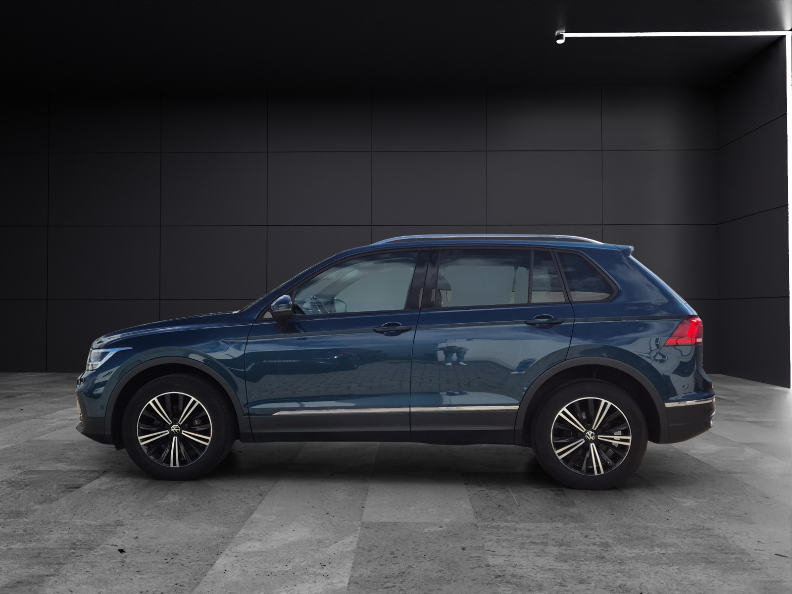 Fahrzeugabbildung Volkswagen Tiguan TDI Life DSG 4M LED AHK Navi ACC SHZ Park-Assist