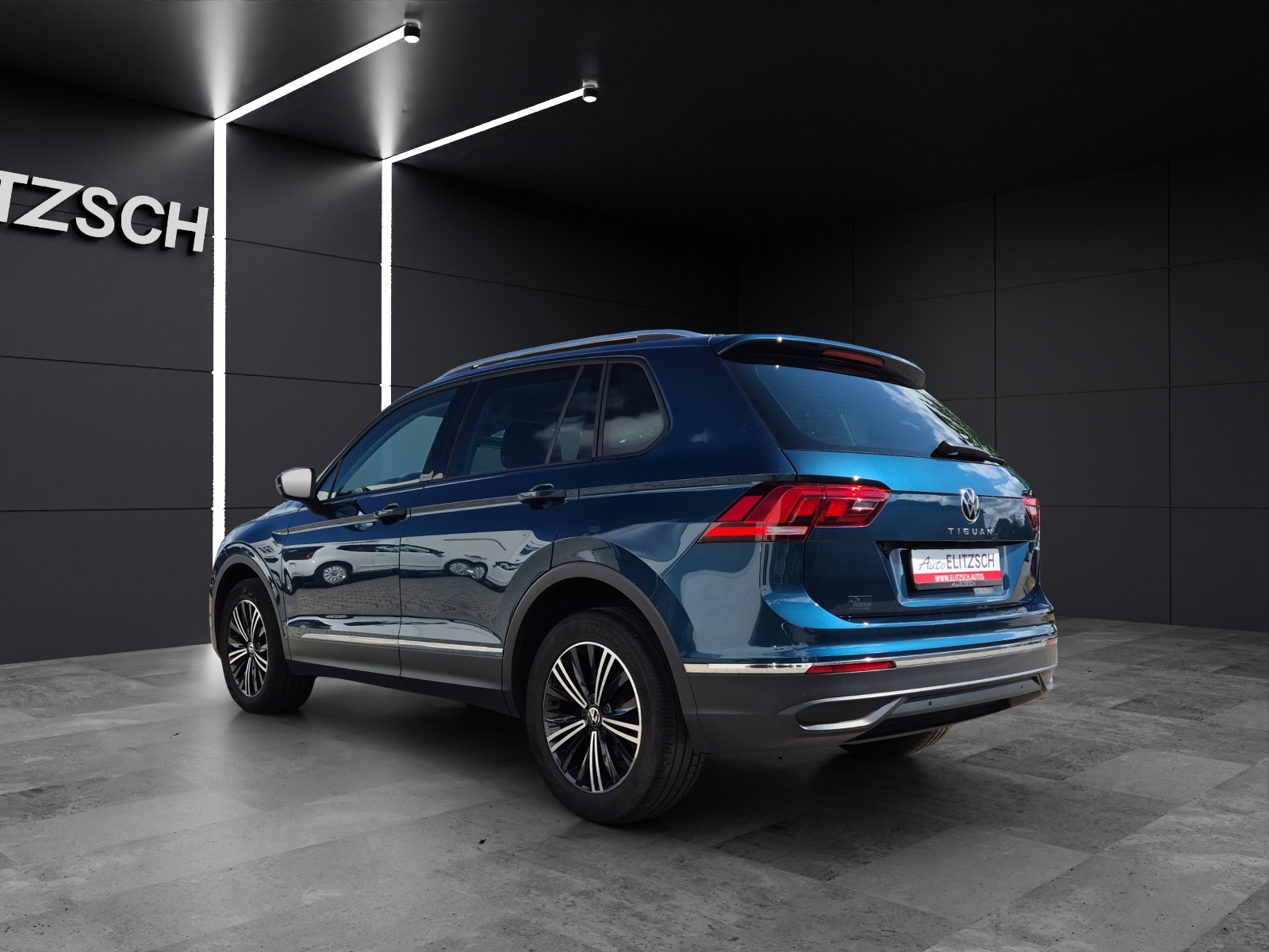 Fahrzeugabbildung Volkswagen Tiguan TDI Life DSG 4M LED AHK Navi ACC SHZ Park-Assist