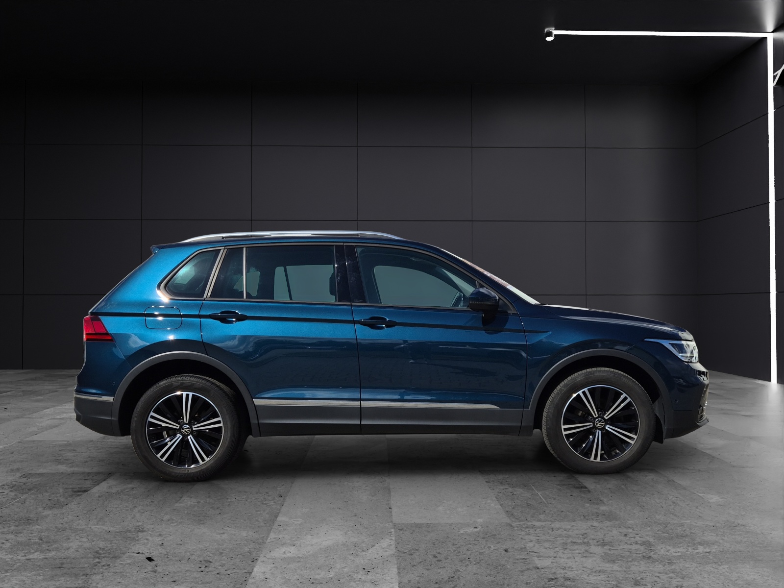 Fahrzeugabbildung Volkswagen Tiguan TDI Life DSG 4M LED AHK Navi ACC SHZ Park-Assist