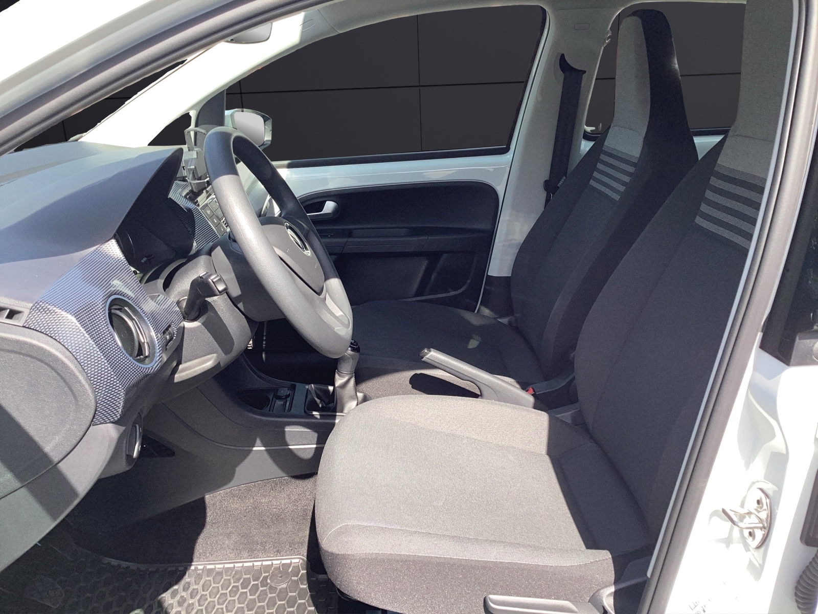 Fahrzeugabbildung Volkswagen up! 1.0 move-up Climatronic RFK DAB SH