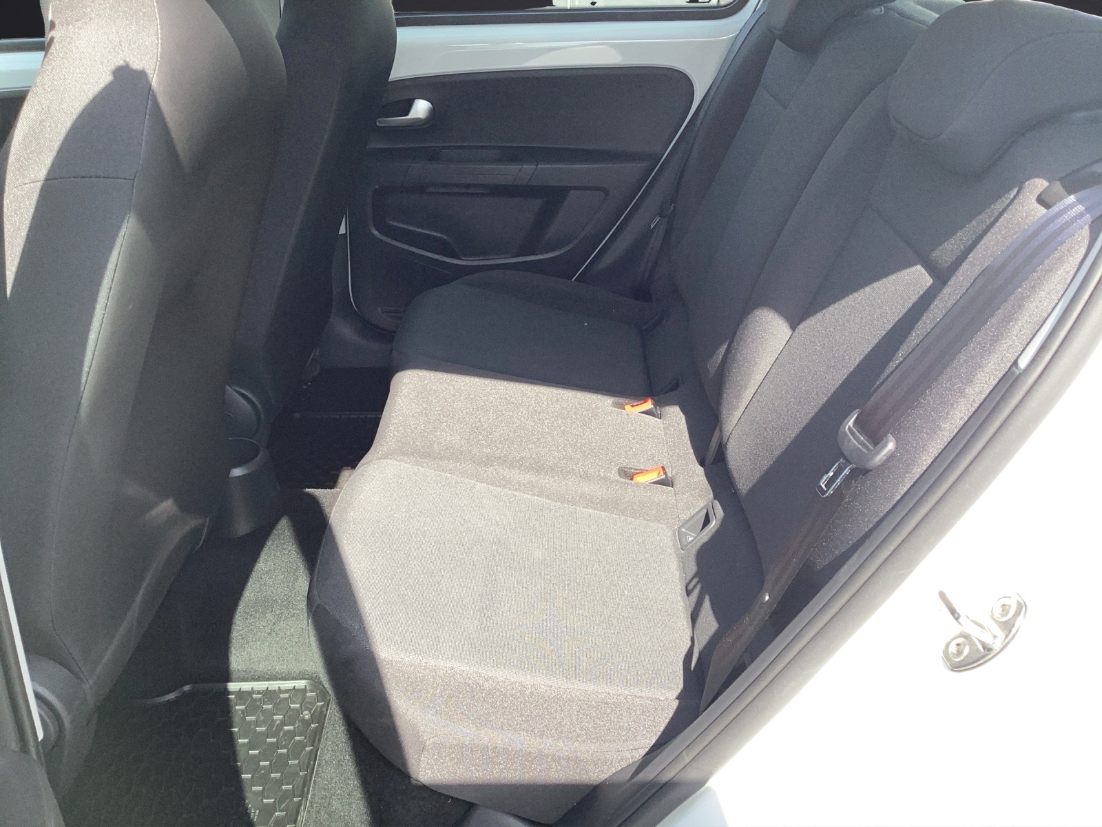 Fahrzeugabbildung Volkswagen up! 1.0 move-up Climatronic RFK DAB SH