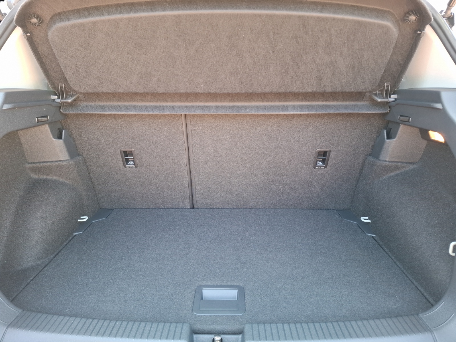 Fahrzeugabbildung Volkswagen T-Cross TSI Style Matrix AID ACC RFK SH LM