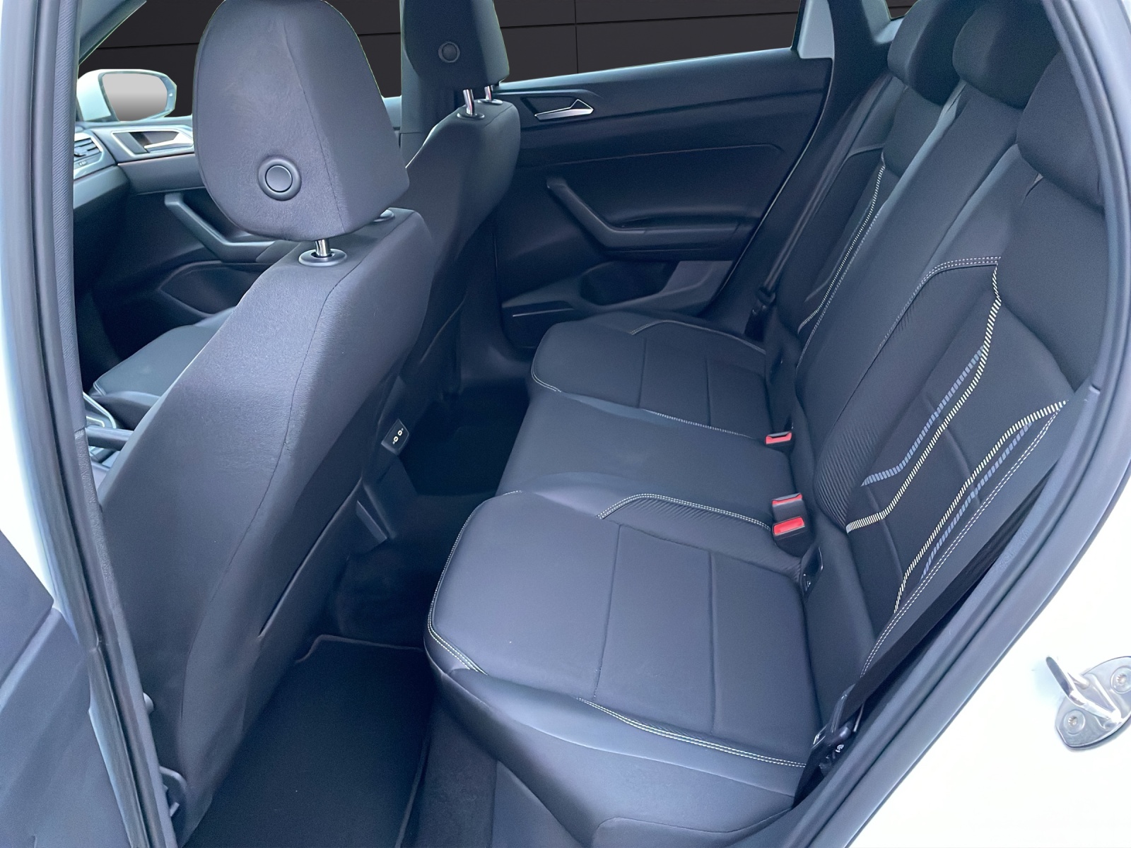 Fahrzeugabbildung Volkswagen Polo Highline TSI DSG LED ACC SHZ PDC Navi Klima