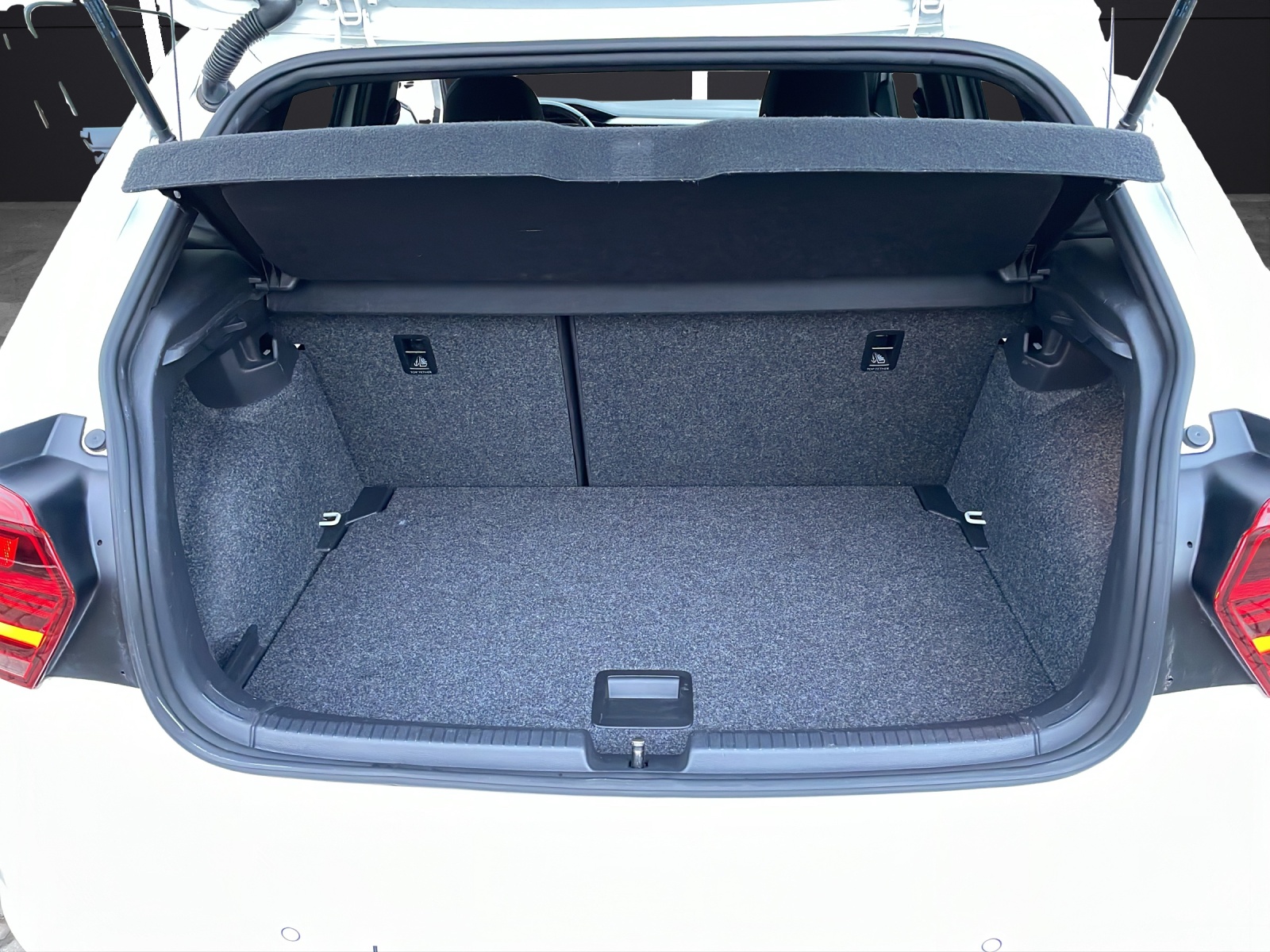 Fahrzeugabbildung Volkswagen Polo Highline TSI DSG LED ACC SHZ PDC Navi Klima