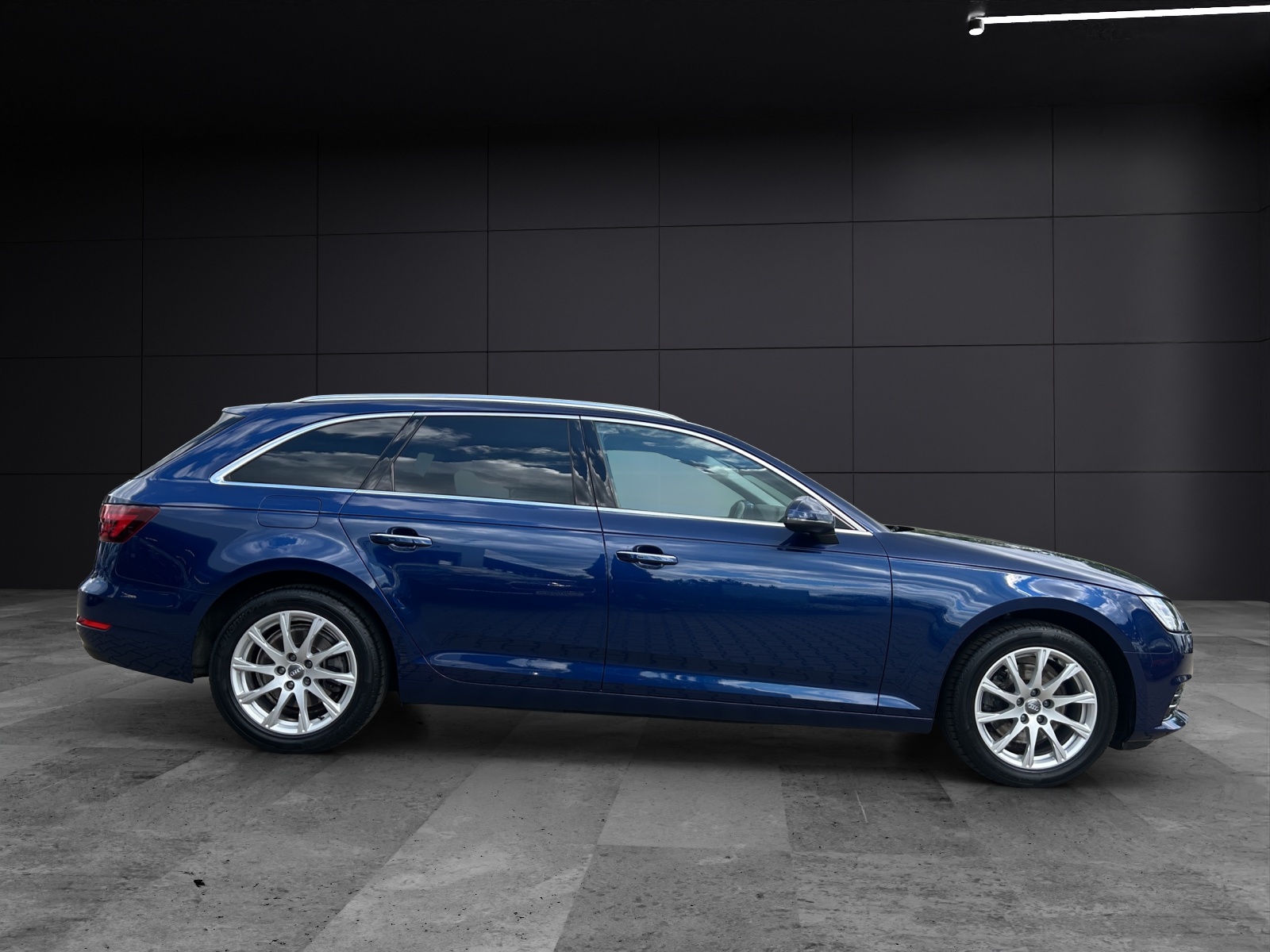 Fahrzeugabbildung Audi A4 Avant TFSI MATRIX B&O DAB
