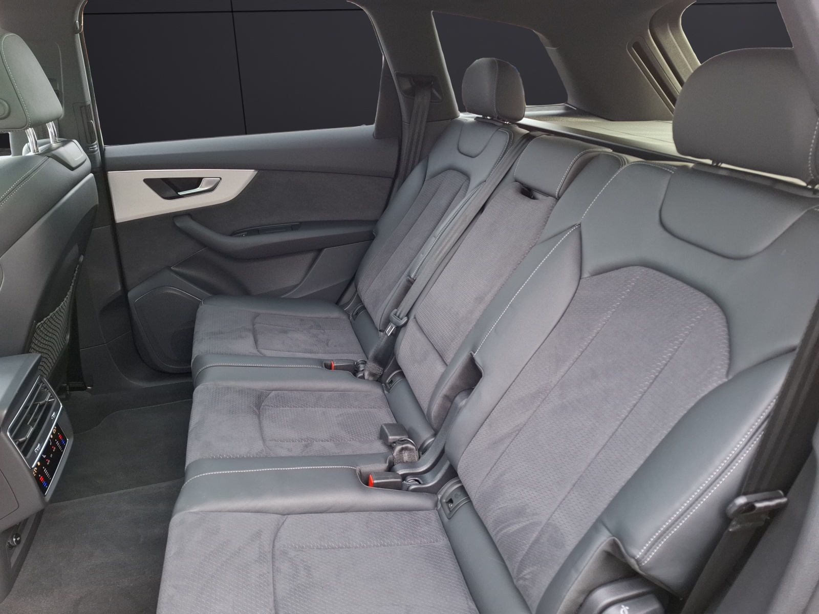 Fahrzeugabbildung Audi Q7 45 TDI quattro S-Line Standhzg. Pano Navi SHZ AVC ACC