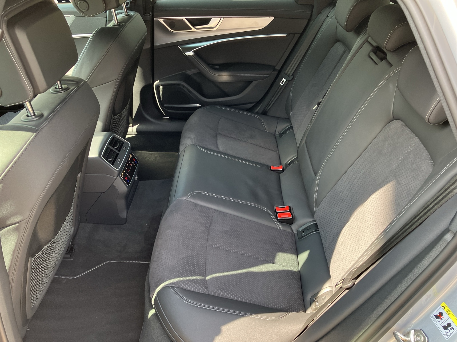 Fahrzeugabbildung Audi S6 Avant TDI quattro Matrix Navi AVC B&O 21