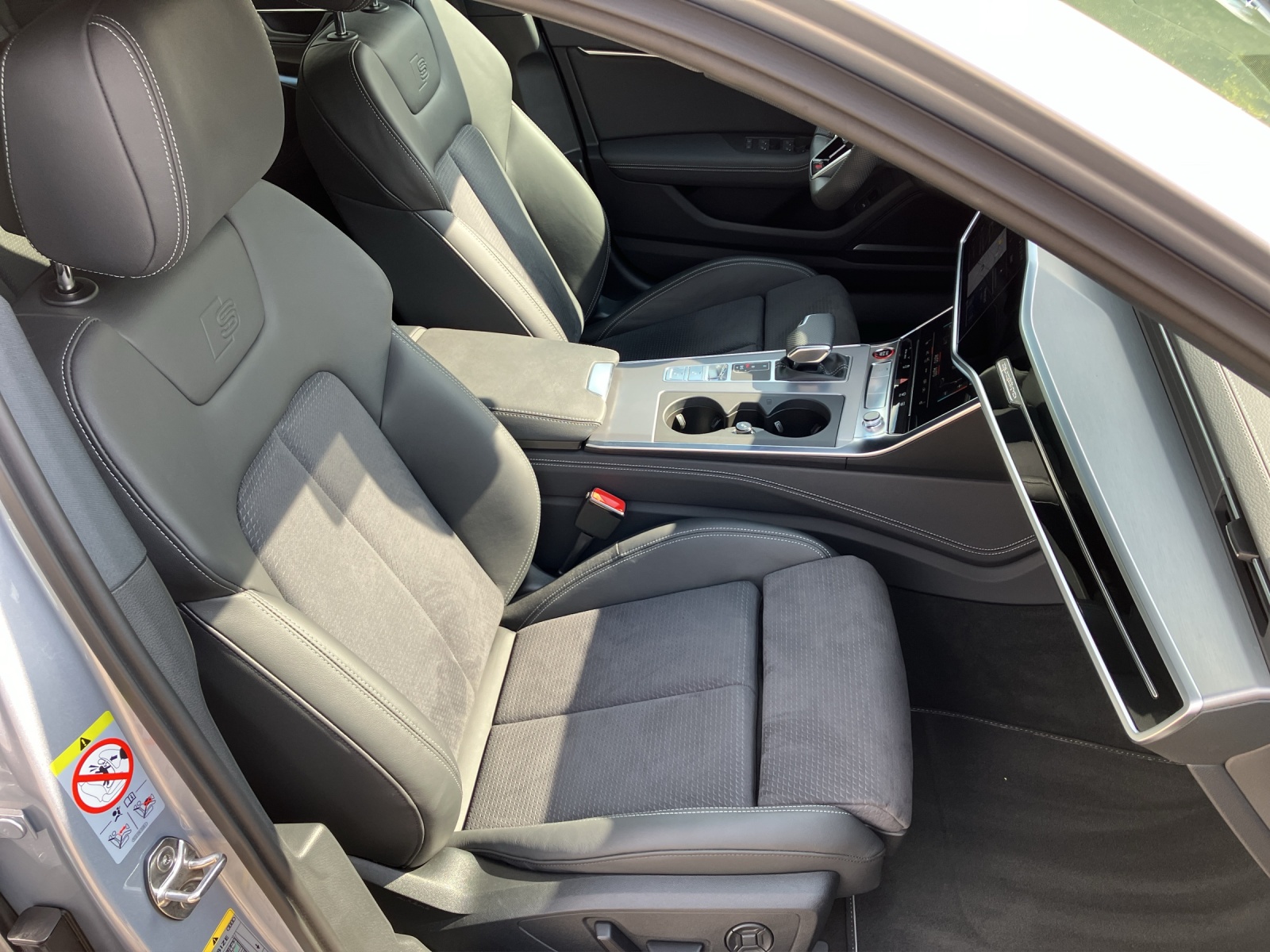 Fahrzeugabbildung Audi S6 Avant TDI quattro Matrix Navi AVC B&O 21