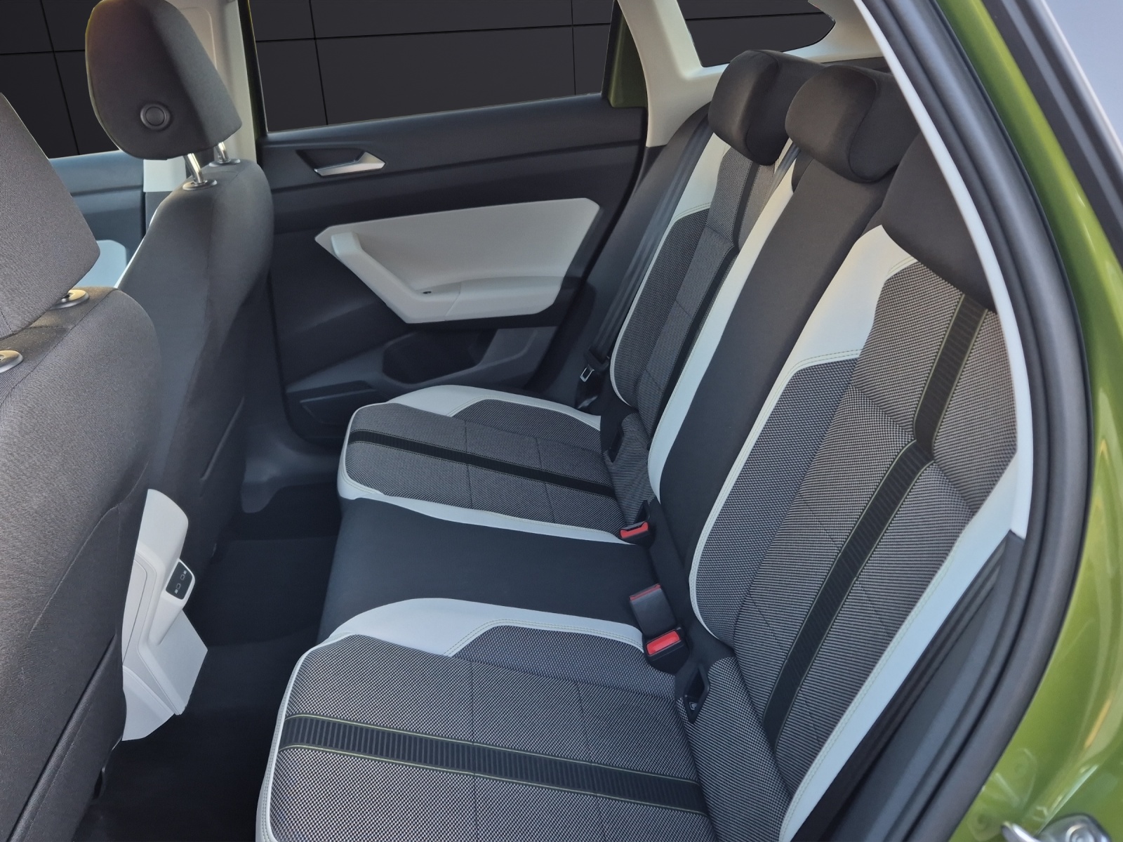 Fahrzeugabbildung Volkswagen Taigo 1.0 TSI Style DSG Matrix RFK SHZ ACC APP