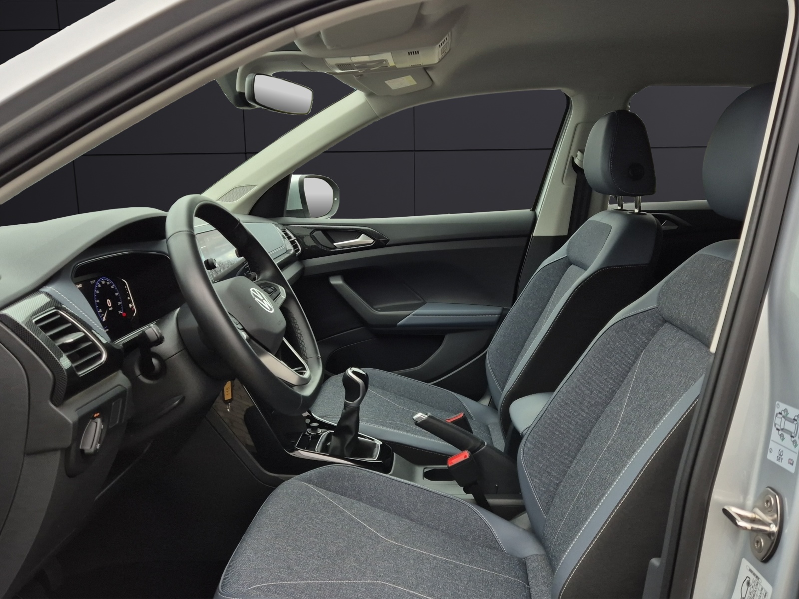 Fahrzeugabbildung Volkswagen T-Cross TSI Style Matrix Navi AID ACC PDC SH LM