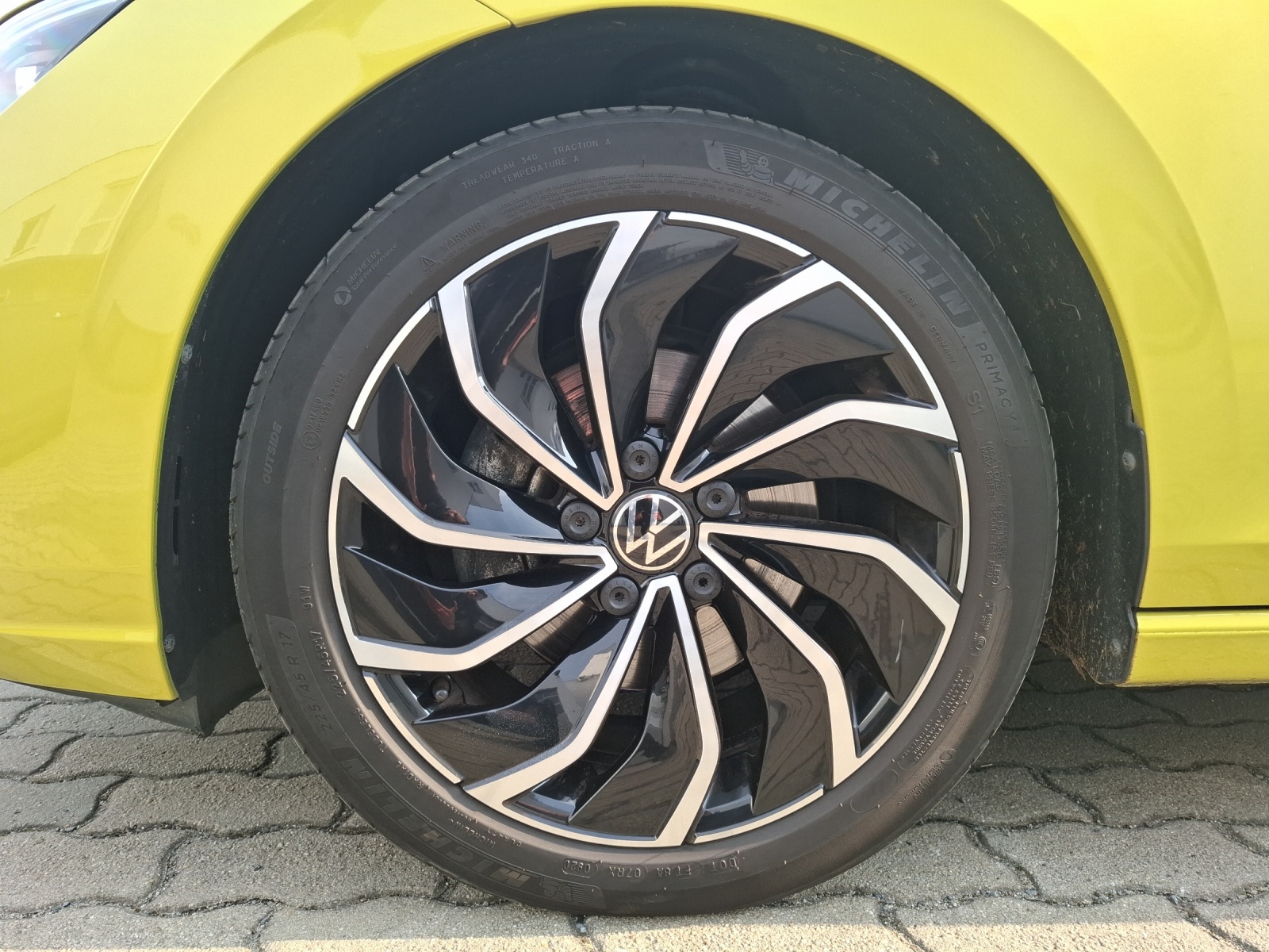 Fahrzeugabbildung Volkswagen Golf VIII TSI Life Matrix Navi Pano AID ACC PDC SH LM