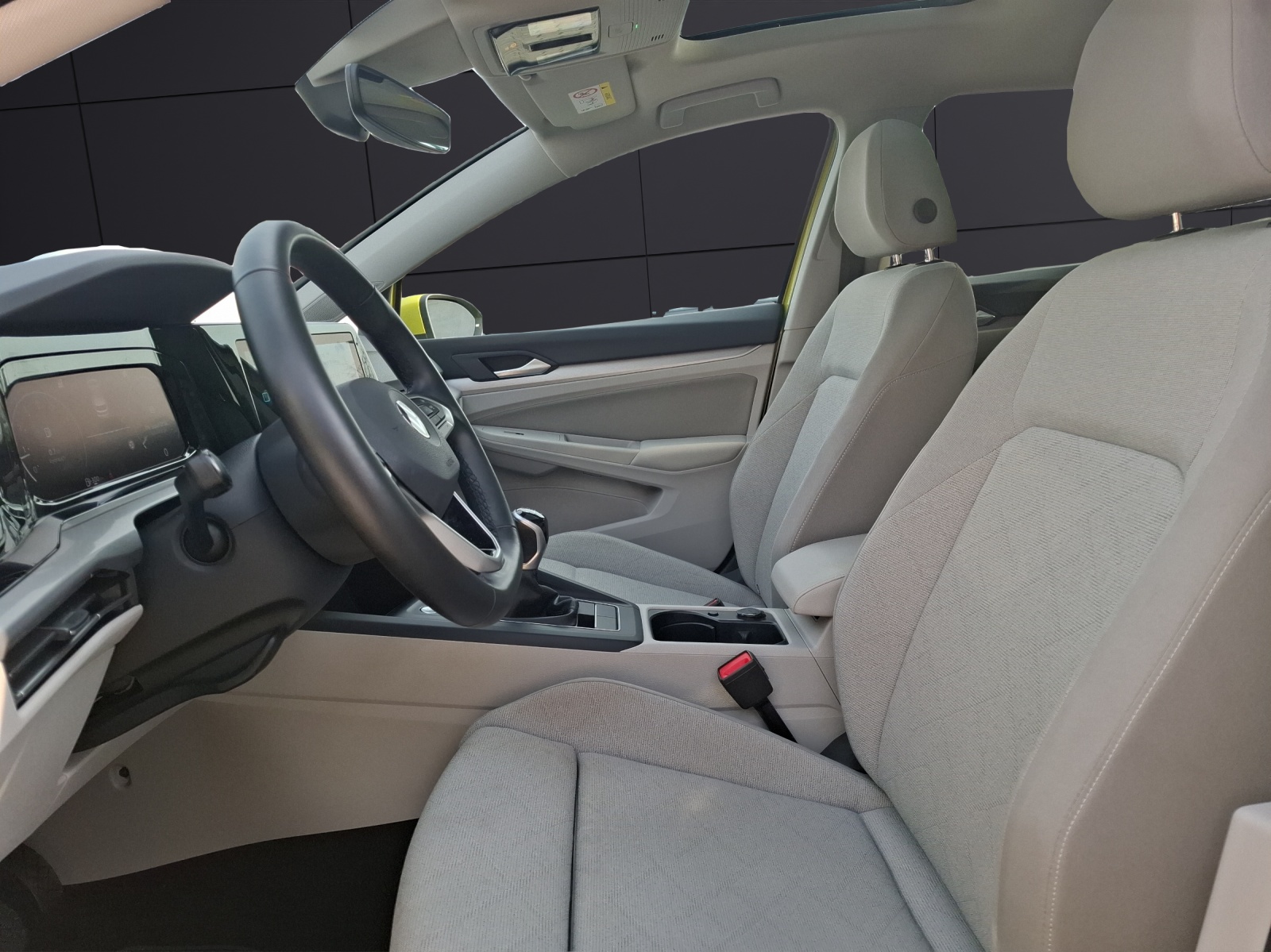 Fahrzeugabbildung Volkswagen Golf VIII TSI Life Matrix Navi Pano AID ACC PDC SH LM