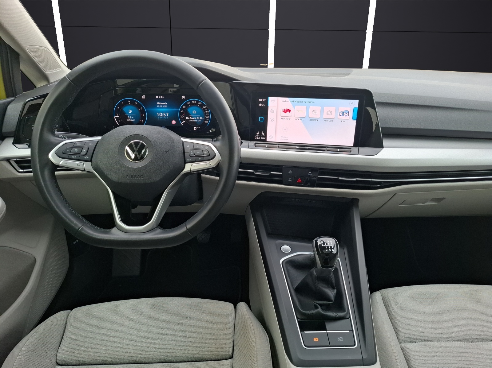 Fahrzeugabbildung Volkswagen Golf VIII TSI Life Matrix Navi Pano AID ACC PDC SH LM