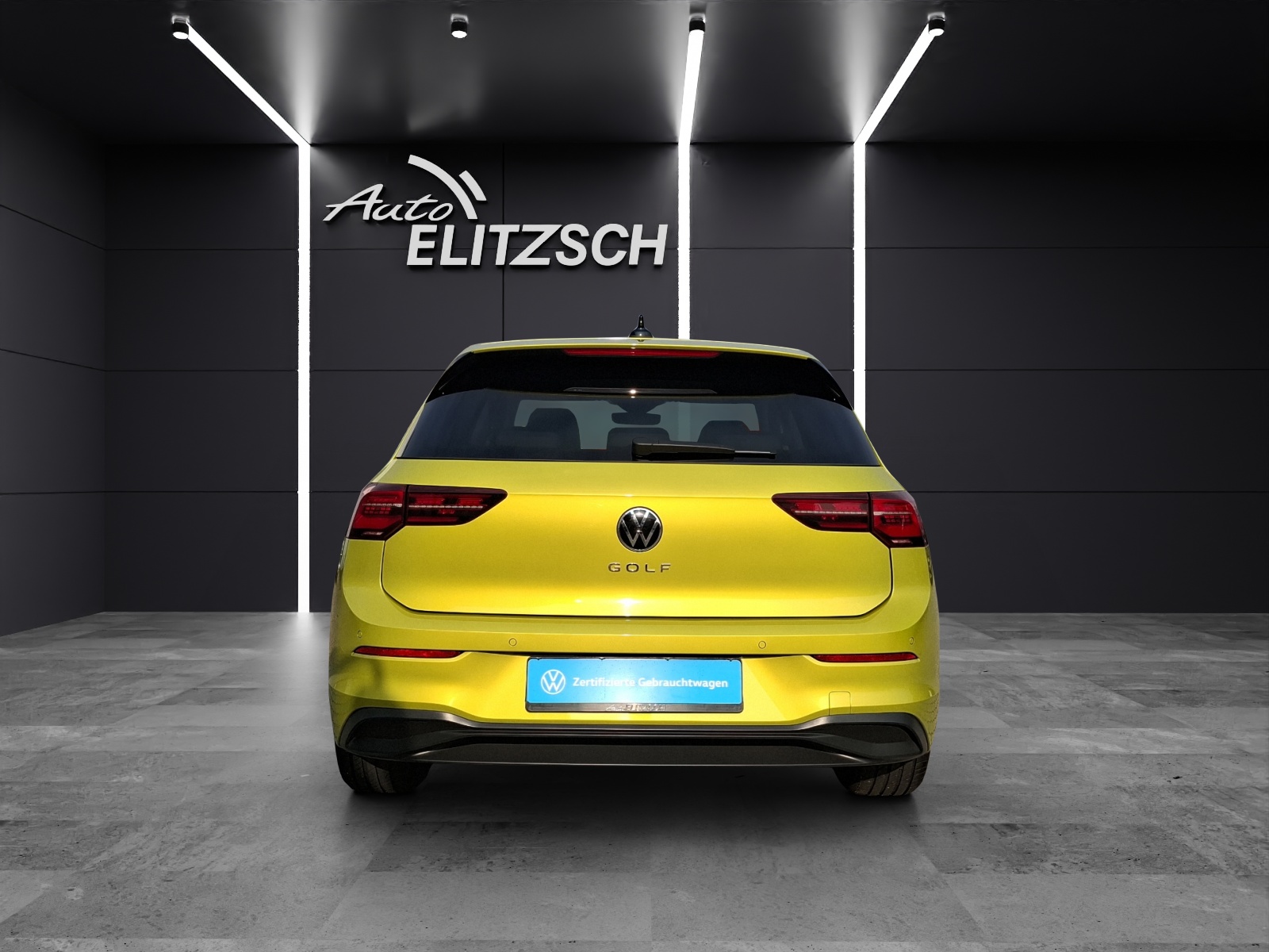 Fahrzeugabbildung Volkswagen Golf VIII TSI Life Matrix Navi Pano AID ACC PDC SH LM