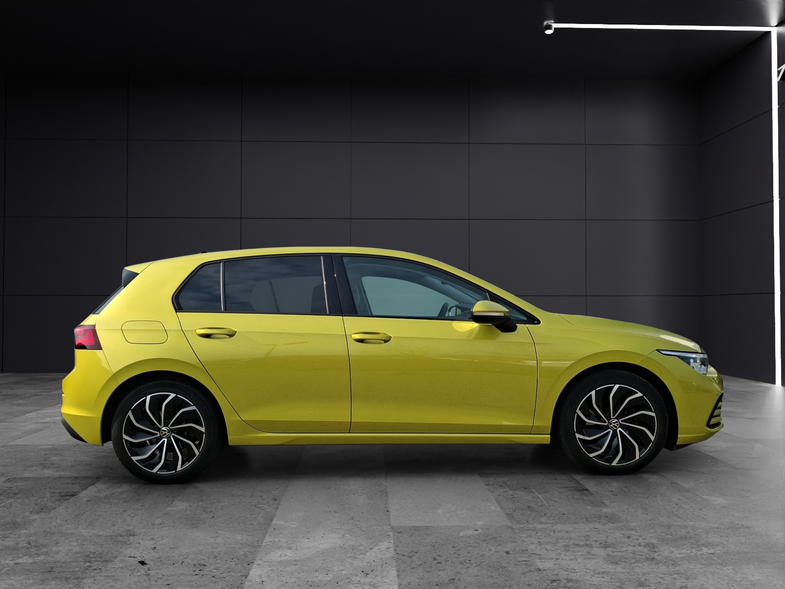 Fahrzeugabbildung Volkswagen Golf VIII TSI Life Matrix Navi Pano AID ACC PDC SH LM