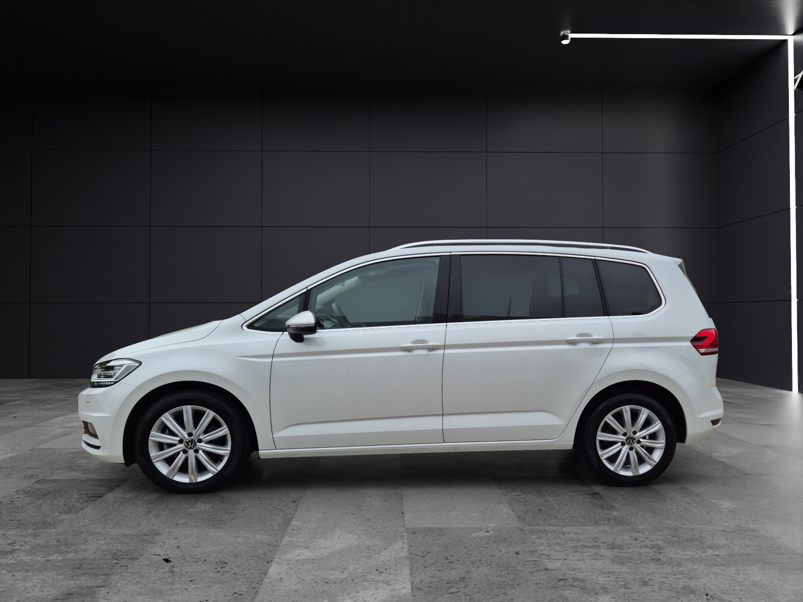 Fahrzeugabbildung Volkswagen Touran TDI Highline DSG 7-Si LED AHK Navi AID ACC RFK SH