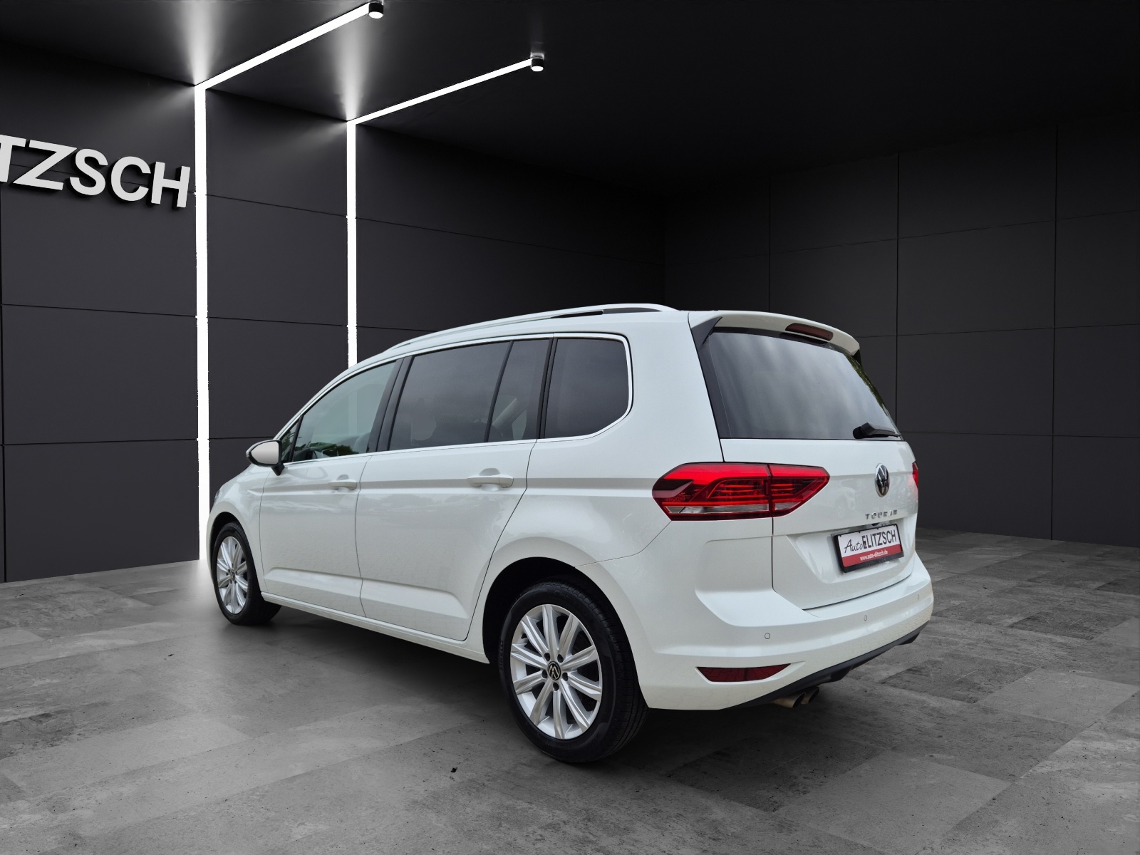 Fahrzeugabbildung Volkswagen Touran TDI Highline DSG 7-Si LED AHK Navi AID ACC RFK SH