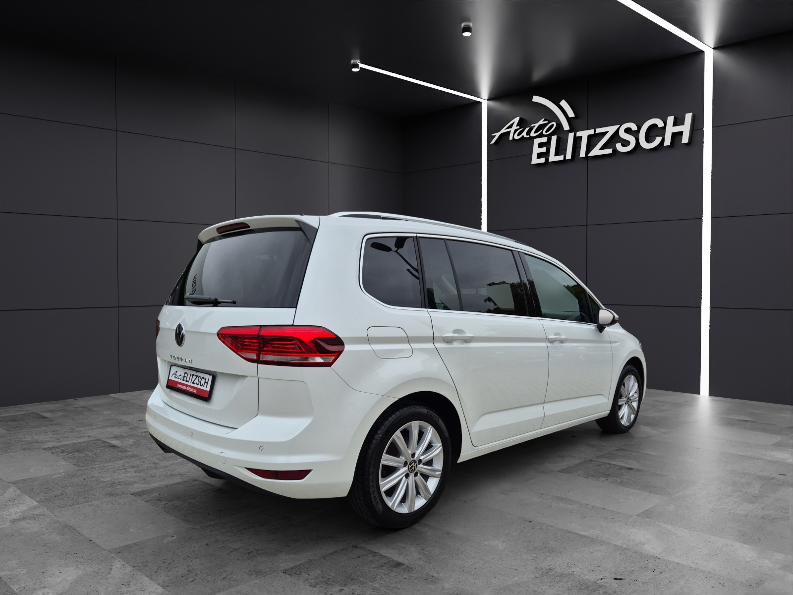 Fahrzeugabbildung Volkswagen Touran TDI Highline DSG 7-Si LED AHK Navi AID ACC RFK SH