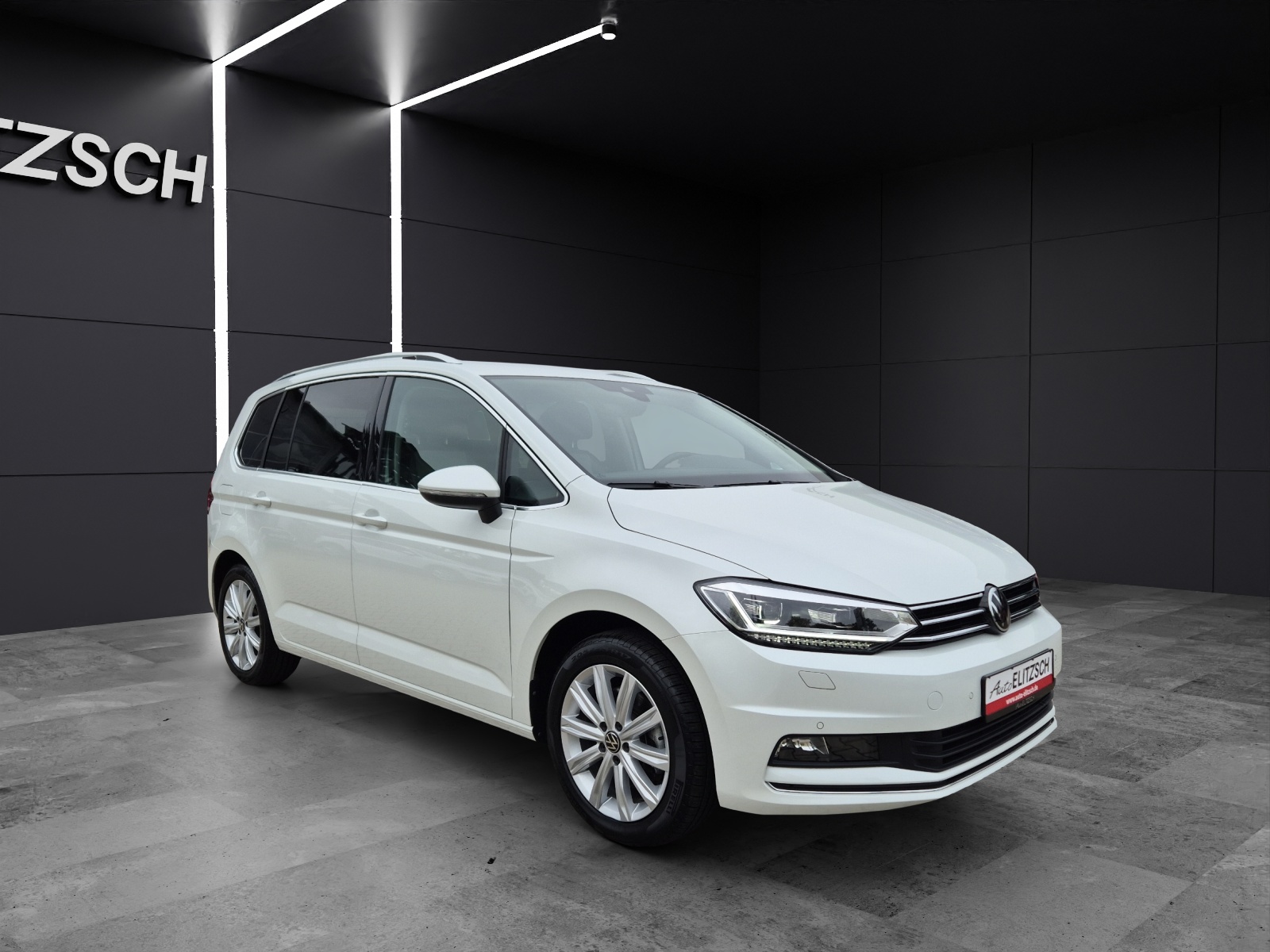 Fahrzeugabbildung Volkswagen Touran TDI Highline DSG 7-Si LED AHK Navi AID ACC RFK SH