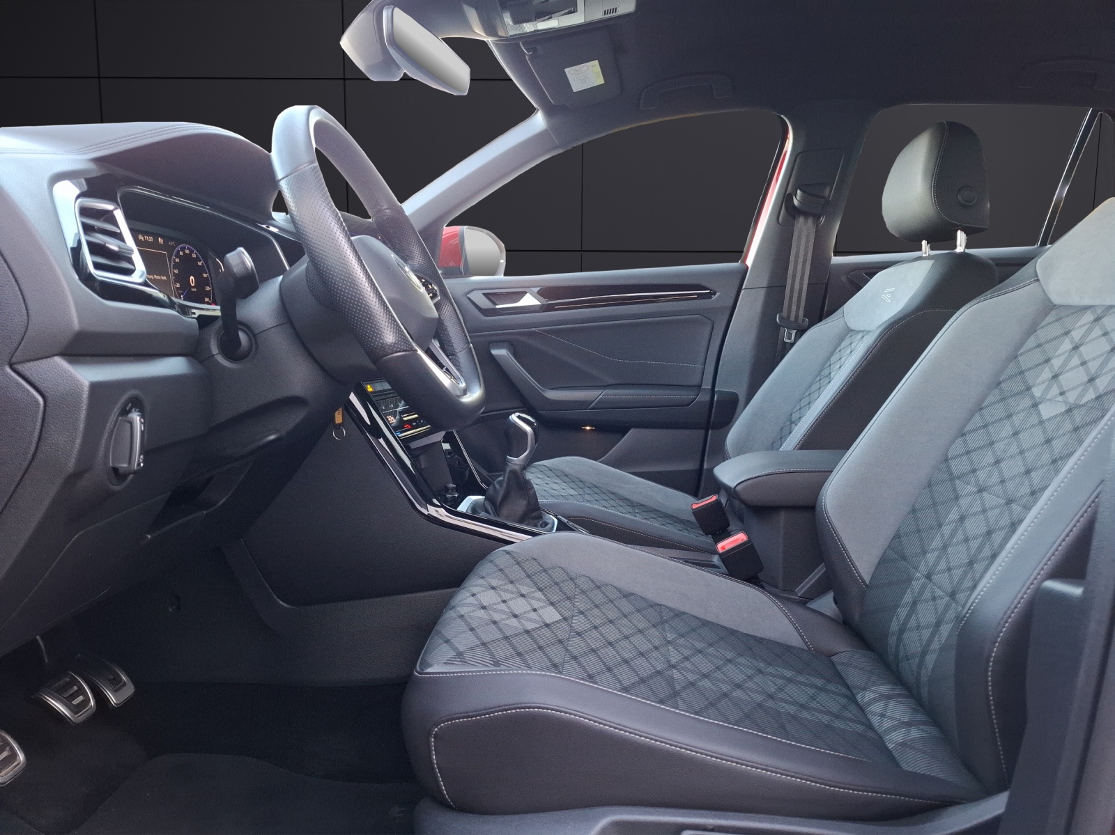 Fahrzeugabbildung Volkswagen T-Roc TSI R-Line LEDplus AID ACC Park-Assist SH 17