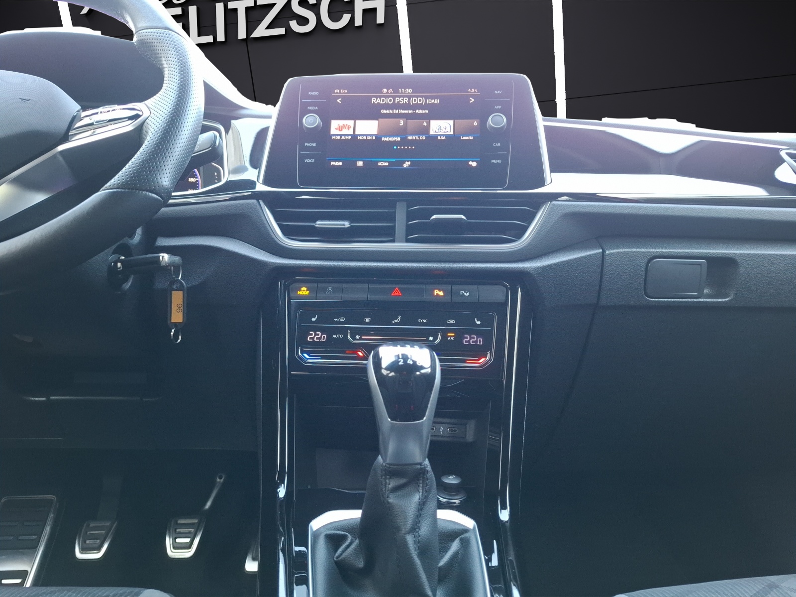 Fahrzeugabbildung Volkswagen T-Roc TSI R-Line LEDplus AID ACC Park-Assist SH 17