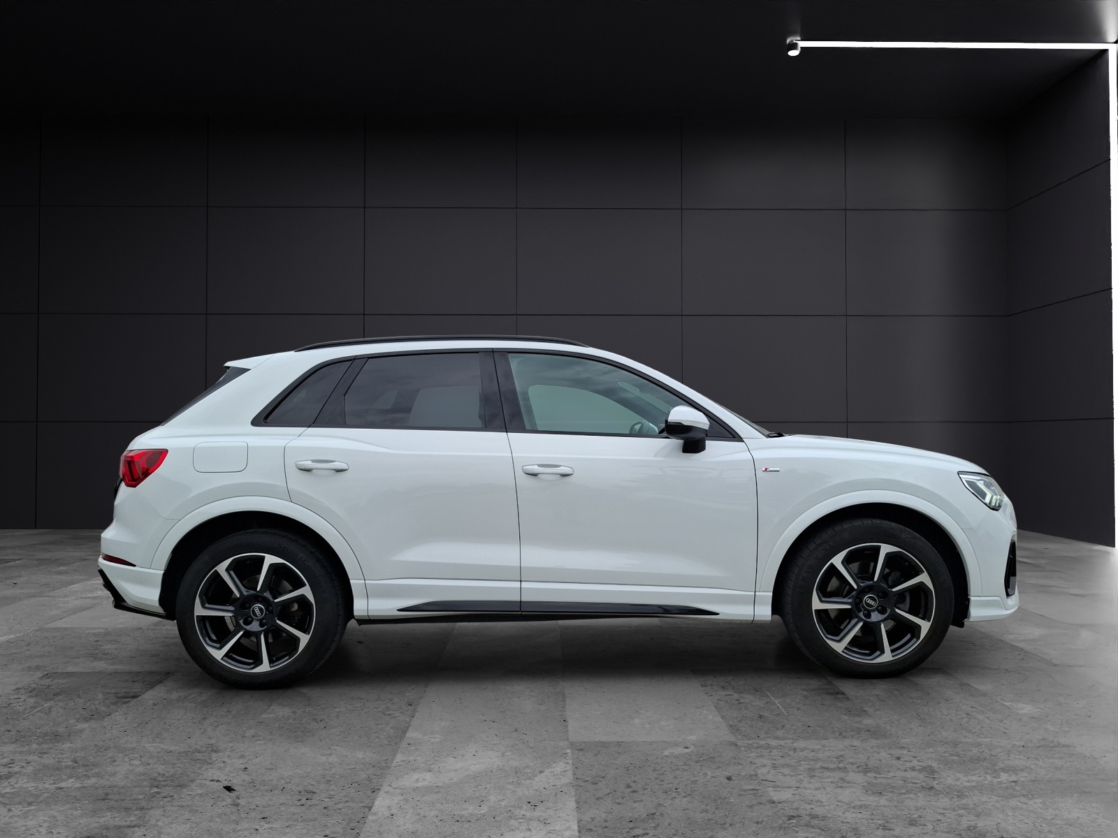 Fahrzeugabbildung Audi Q3 40 TDI quattro S-line S-tronic LED AHK Navi AVC Leder SH 19