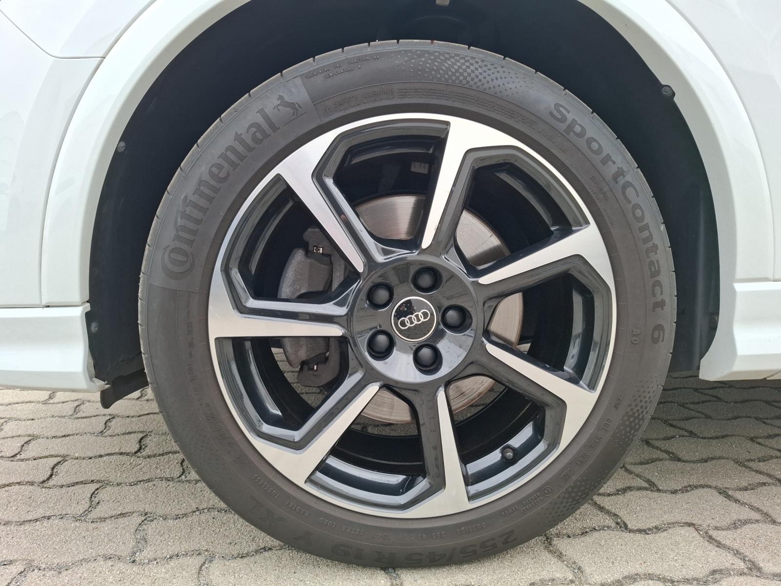 Fahrzeugabbildung Audi Q3 40 TDI quattro S-line S-tronic LED AHK Navi AVC Leder SH 19