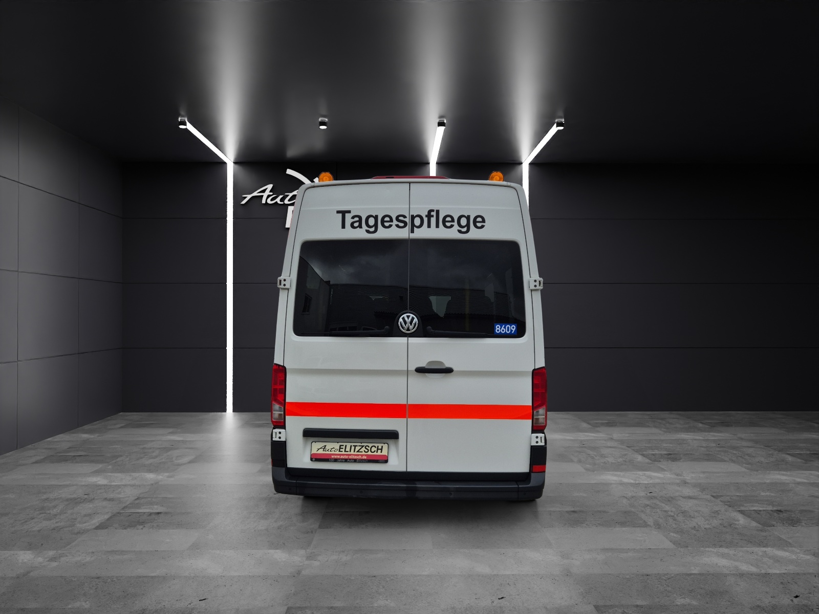 Fahrzeugabbildung Volkswagen Crafter 35 MR HD 4Mo 9-Si Rollstuhllift Trittstufe STH AHK Klima PDC