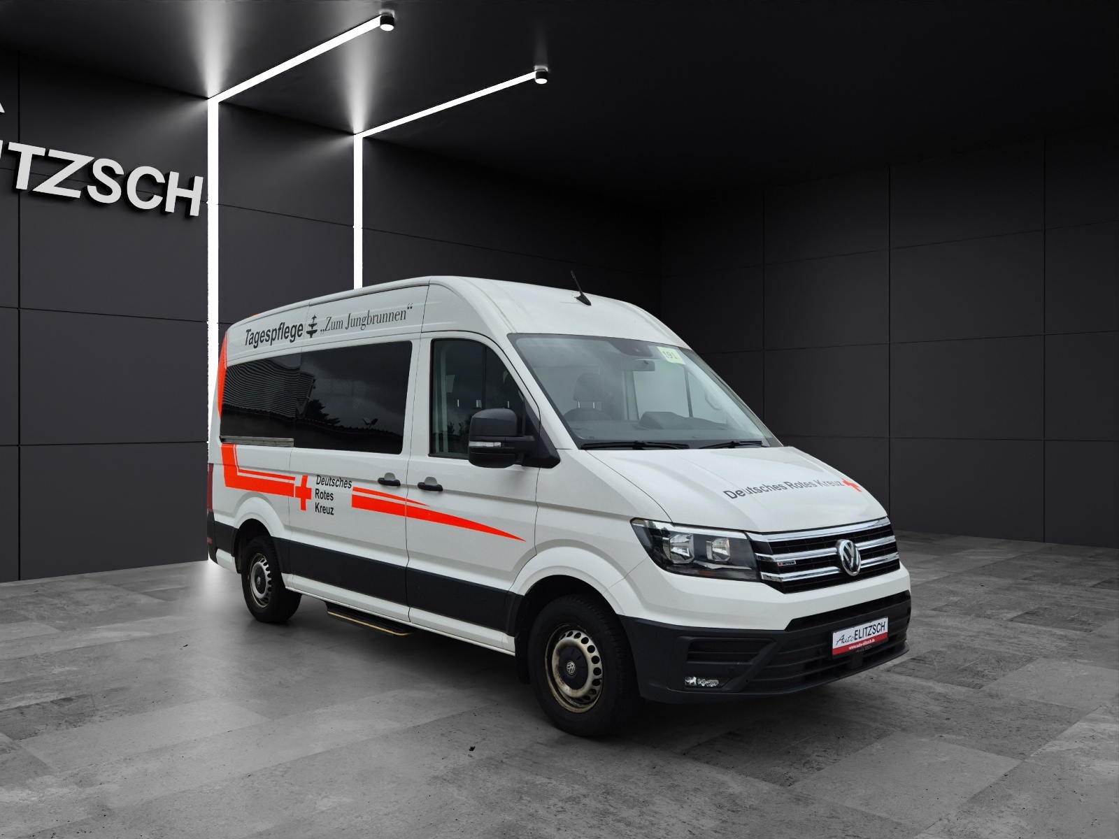Fahrzeugabbildung Volkswagen Crafter 35 MR HD 4Mo 9-Si Rollstuhllift Trittstufe STH AHK Klima PDC