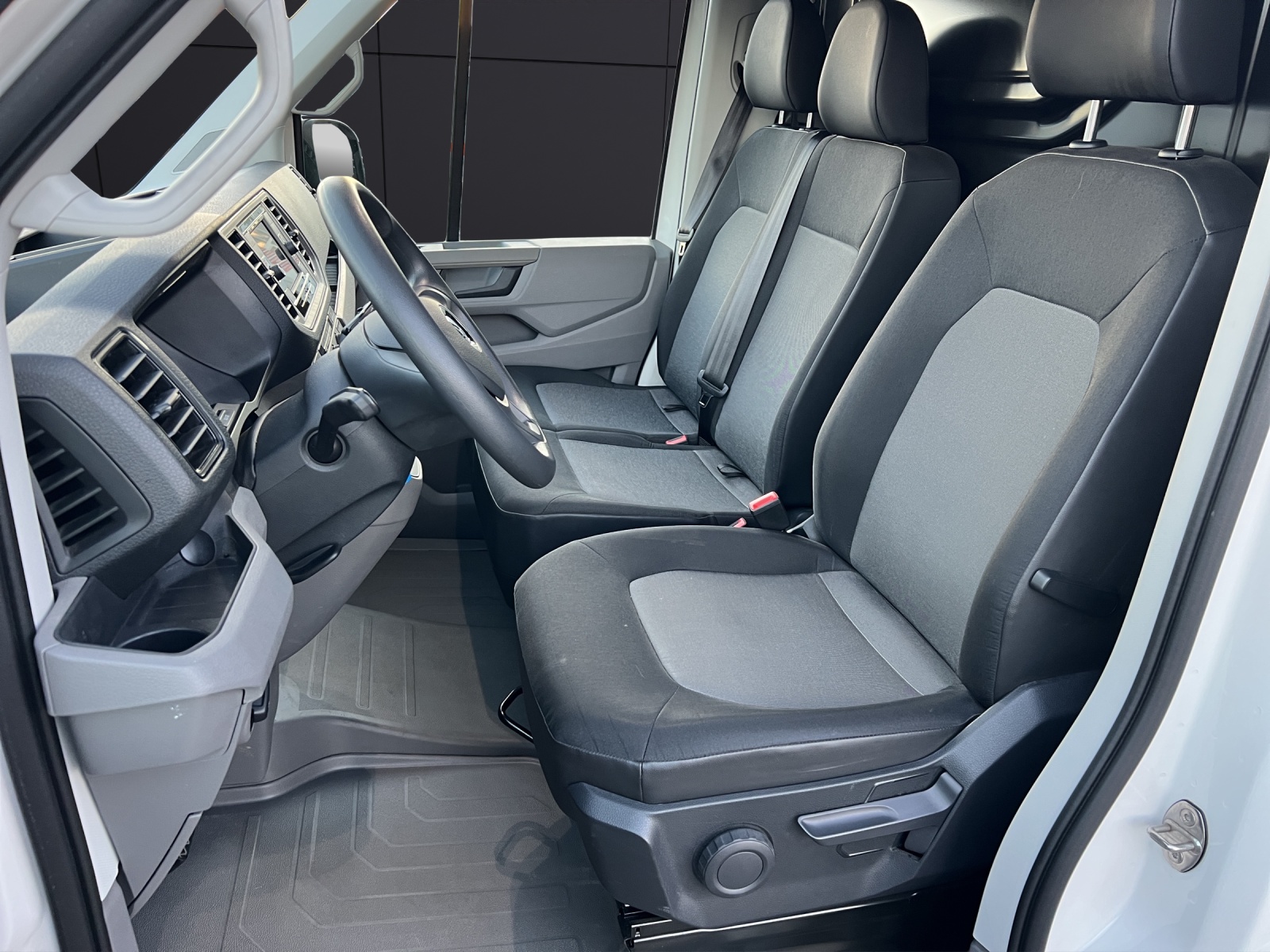 Fahrzeugabbildung Volkswagen Crafter Kasten 35 LR HD AHK RearView DAB+ Klima