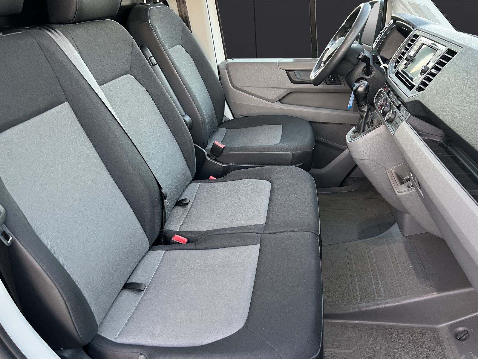 Fahrzeugabbildung Volkswagen Crafter Kasten 35 LR HD AHK RearView DAB+ Klima