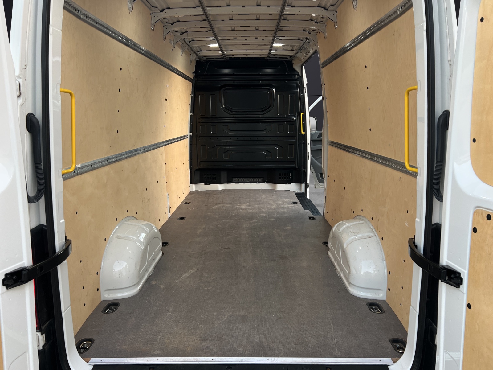 Fahrzeugabbildung Volkswagen Crafter Kasten 35 LR HD AHK RearView DAB+ Klima